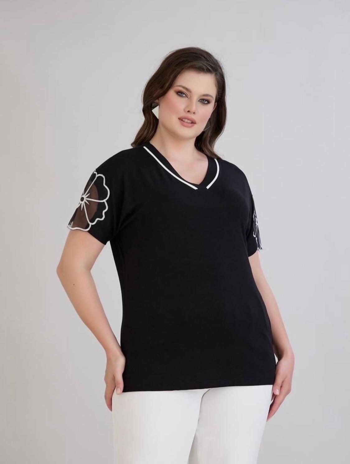 Kadın Yonca Kol Desenli V Yaka Siyah Şık Penye Tshirt