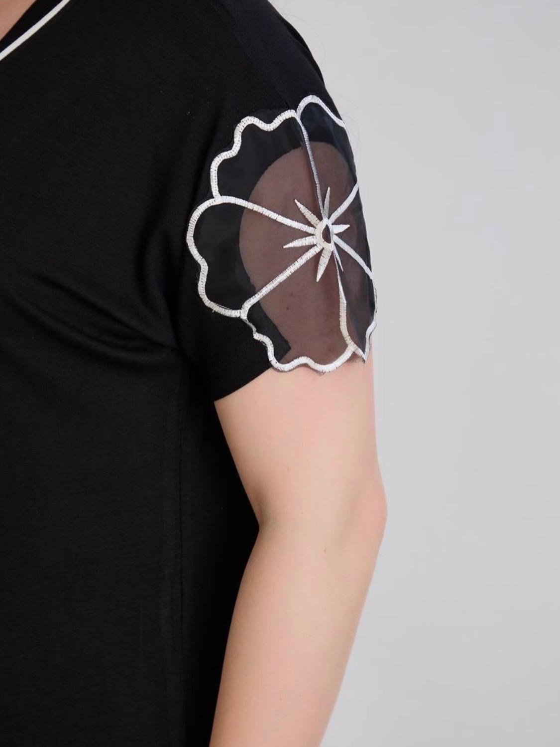 Kadın Yonca Kol Desenli V Yaka Siyah Şık Penye Tshirt