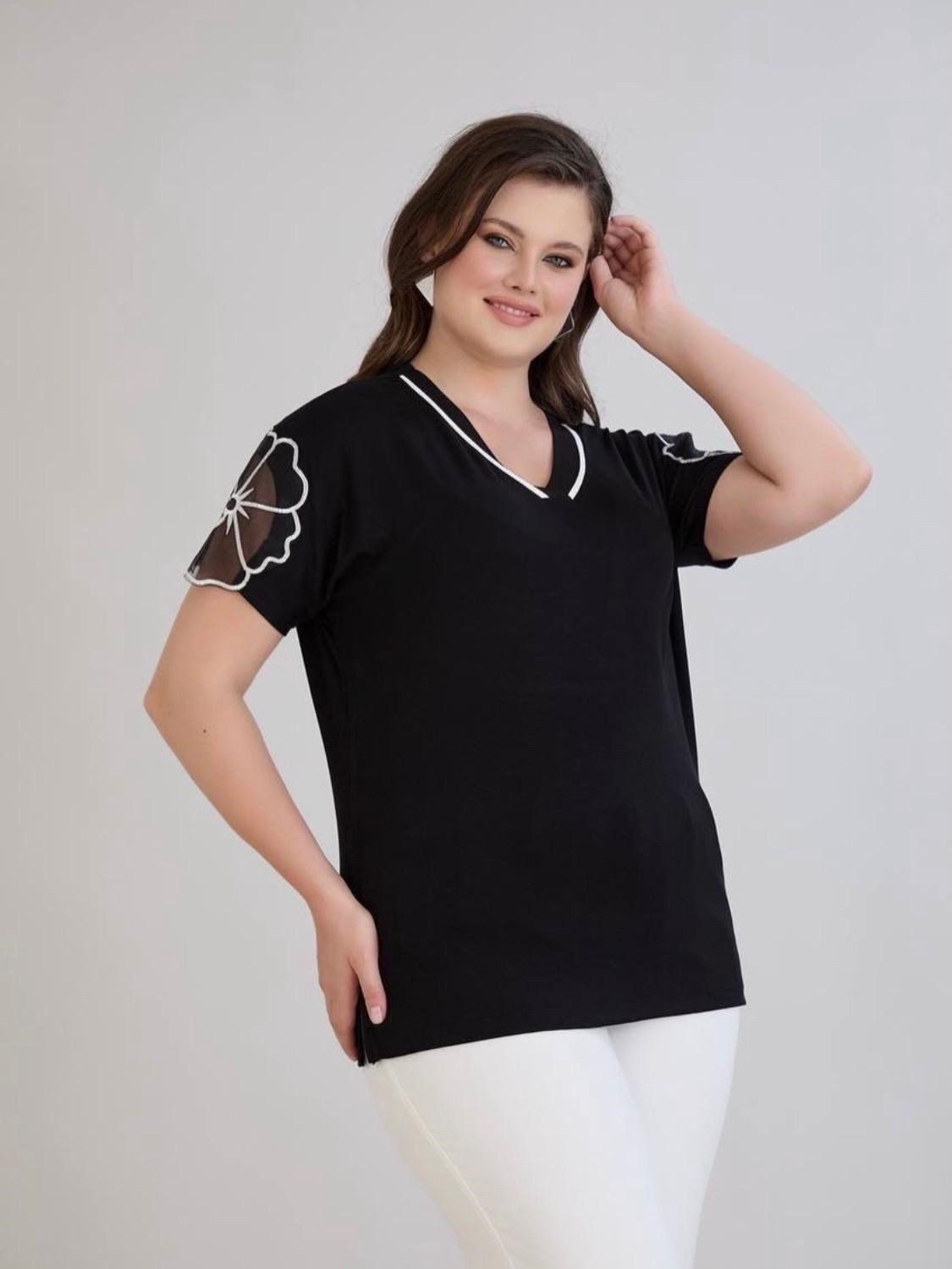Kadın Yonca Kol Desenli V Yaka Siyah Şık Penye Tshirt