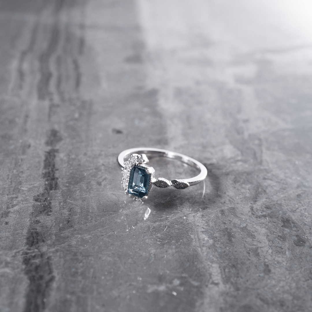 0.93 Karat Renkli Taşlı Retro Yüzük