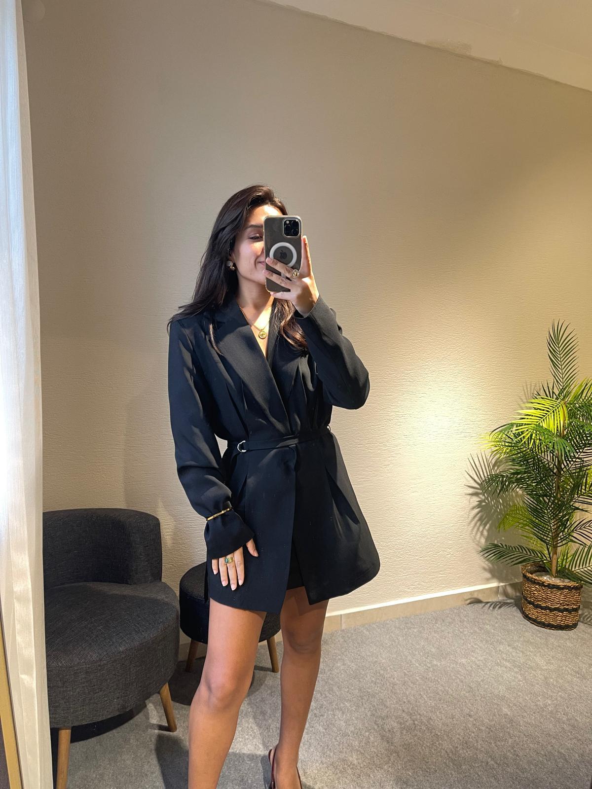 SİYAH KEMERLİ BLAZER