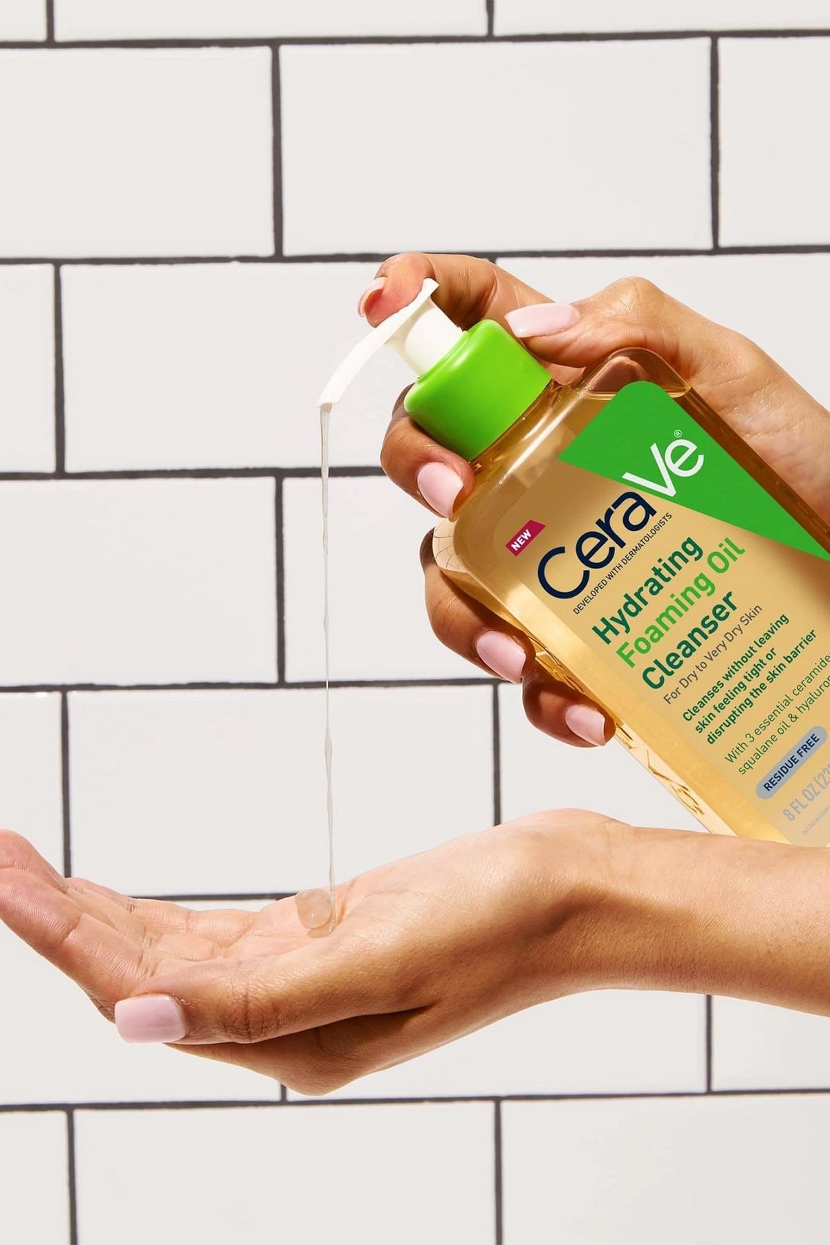 CeraVe Nemlendirici Köpüren Cilt Temizleyici Yağ 237ML
