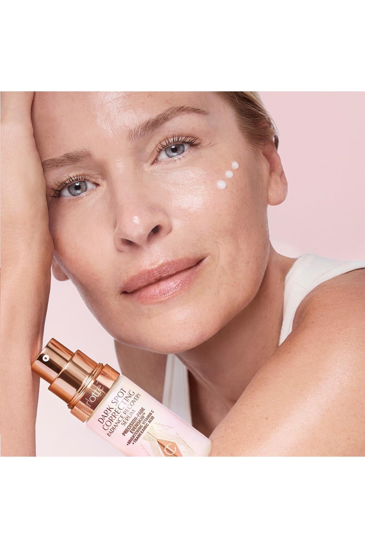Charlotte Tilbury Aydınlatıcı ve Leke Karşıtı Yüz Serumu 10ML