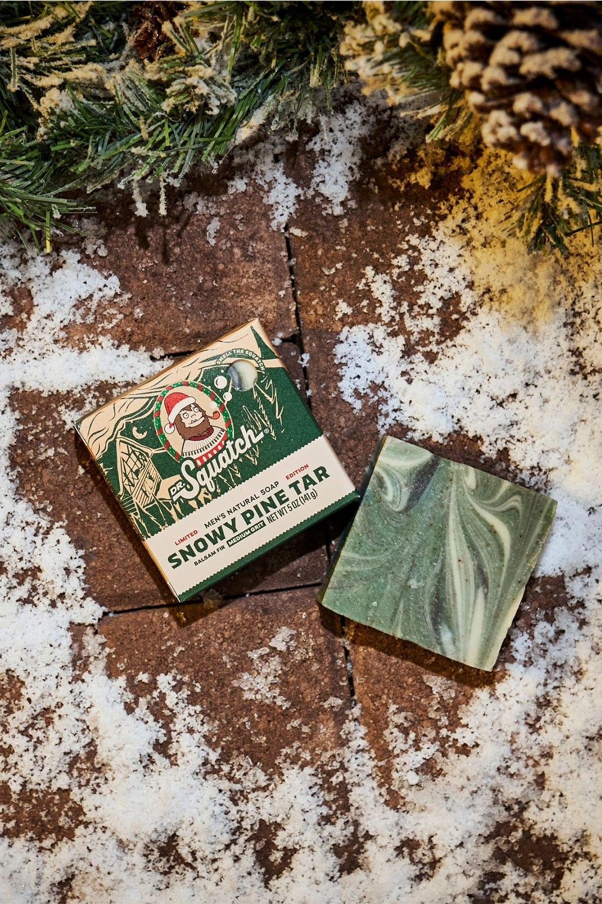 Dr.Squatch Snowy Pine Tar Erkek Sabunu 141GR