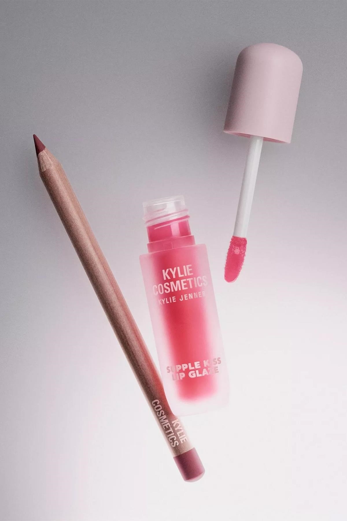 Kylie Glossy Lip Kit Dudak Kalemi ve Parlatıcı Set Candy Pink