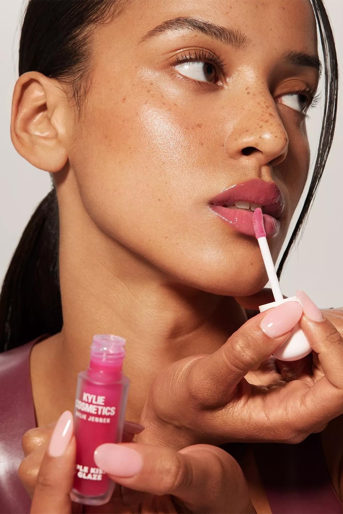 Kylie Glossy Lip Kit Dudak Kalemi ve Parlatıcı Set Candy Pink