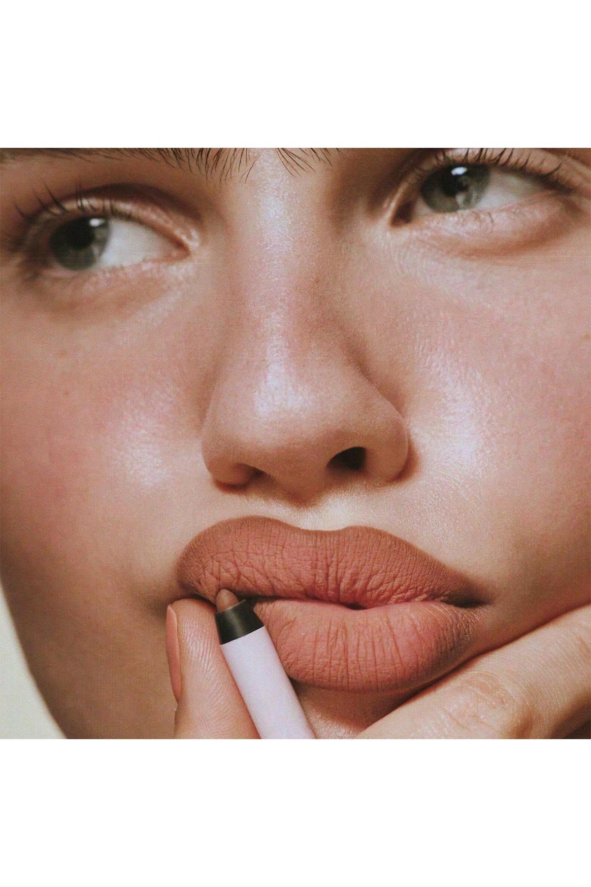 Kylie Plumping Dolgunlaştırıcı Dudak Kalemi 609 Iced Latte 1.1GR