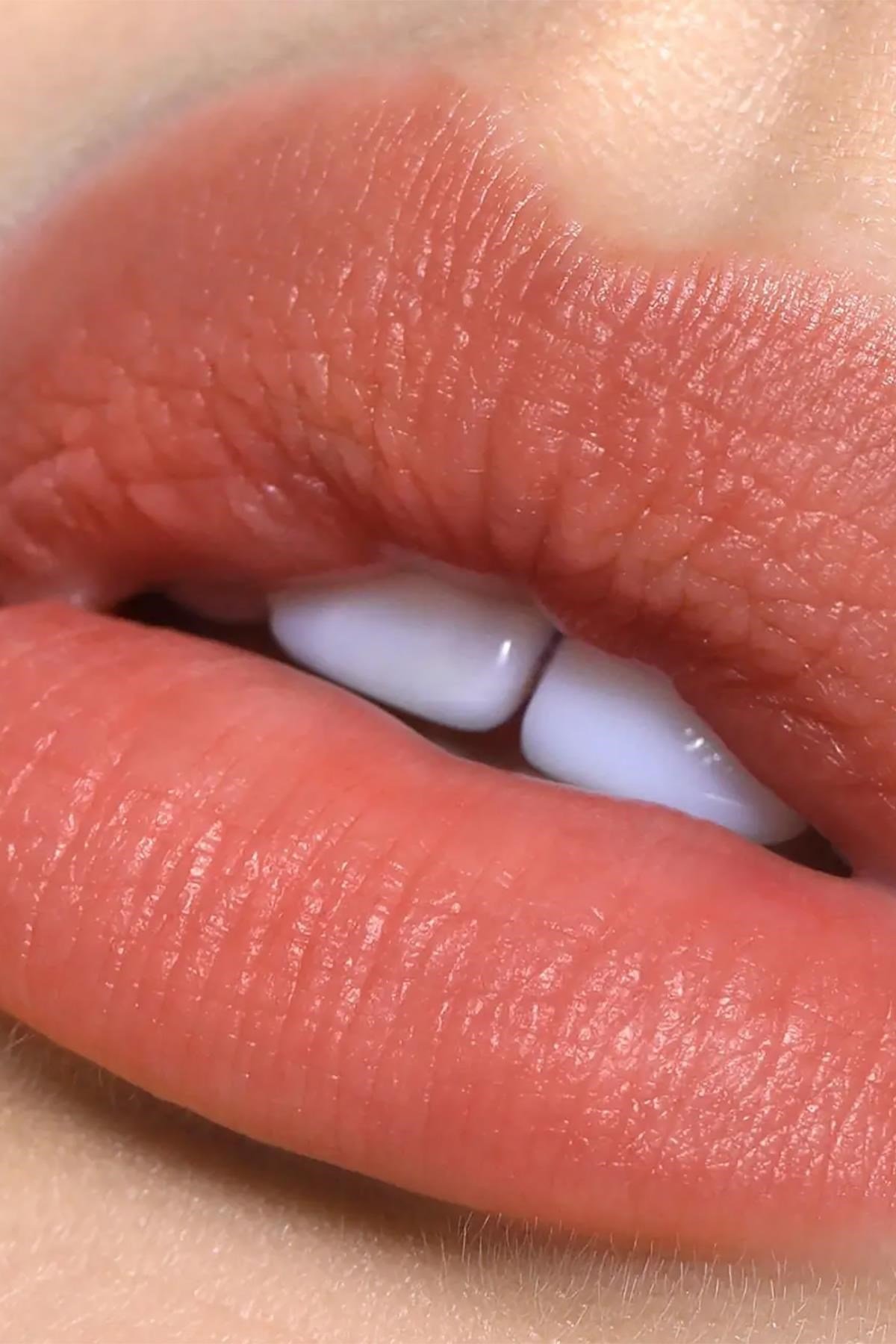 Refy Lip Blush Nemlendirici ve Doğal Bitişli Ruj Amber 4.7GR