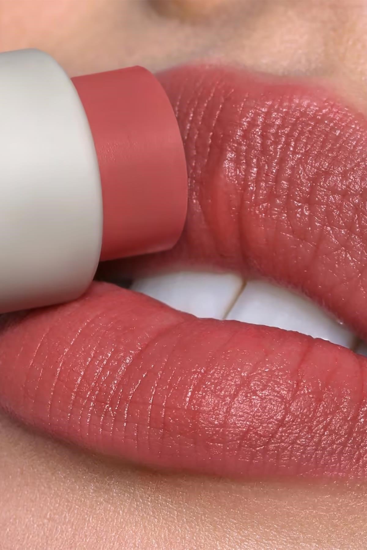 Refy Lip Blush Nemlendirici ve Doğal Bitişli Ruj Orchid 4.7GR