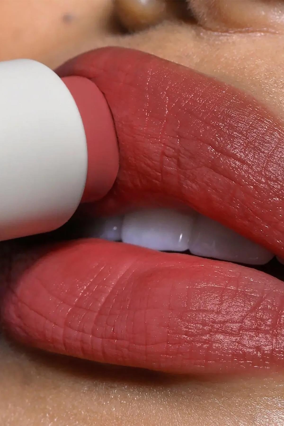 Refy Lip Blush Nemlendirici ve Doğal Bitişli Ruj Wine 4.7GR