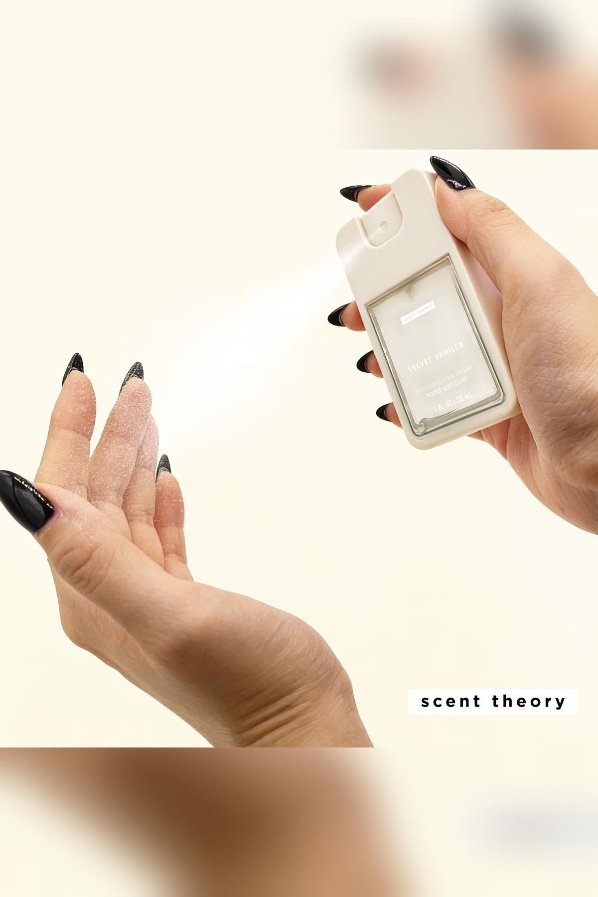 Scent Theory Velvet Vanilla Nemlendirici ve Kokulu El Temizleme Spreyi 30ML
