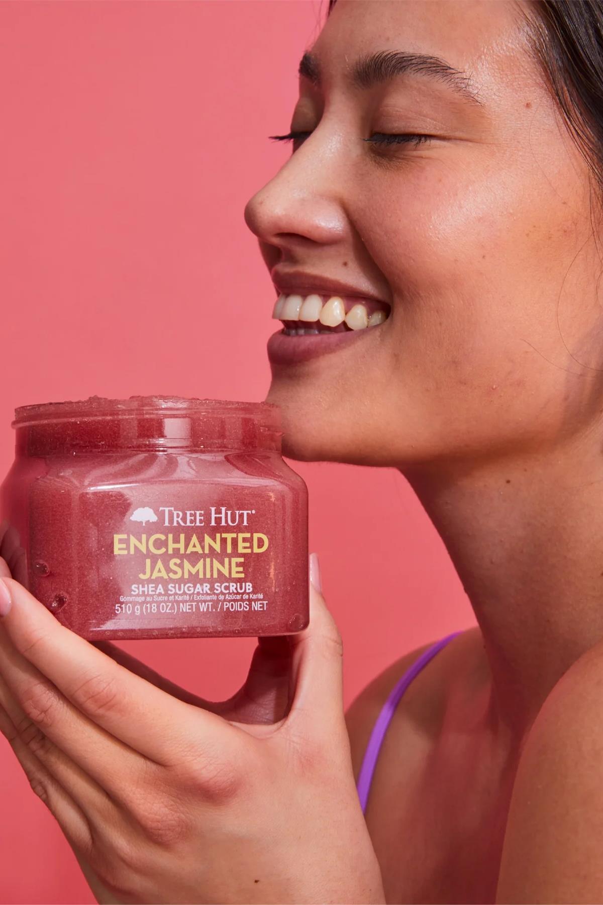 Tree Hut Enchanted Jasmine Shea Sugar Scrub Vücut Peelingi 510GR