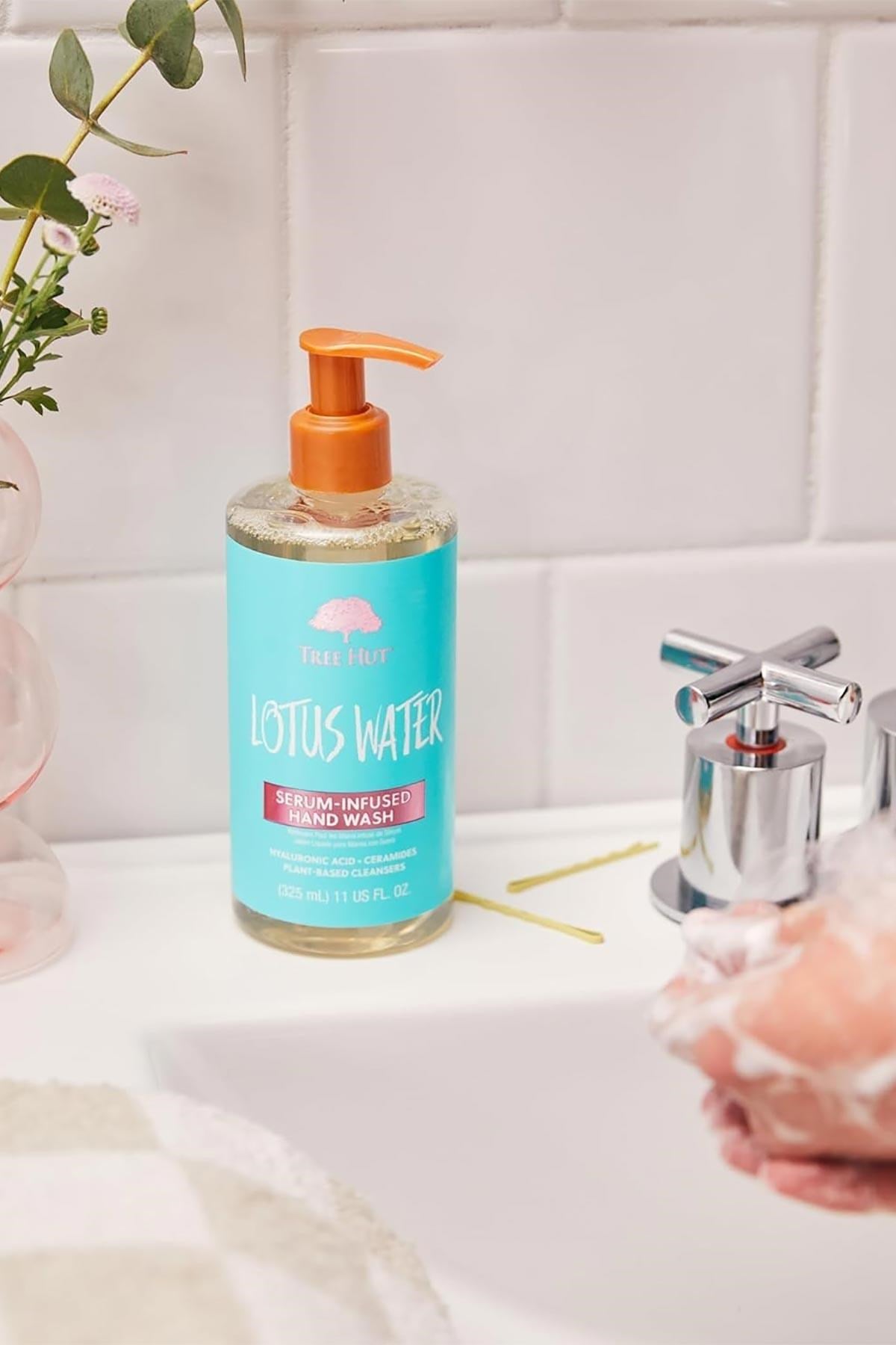Tree Hut Lotus Water Nemlendirici Serum Destekli Sıvı El Sabunu 325ML