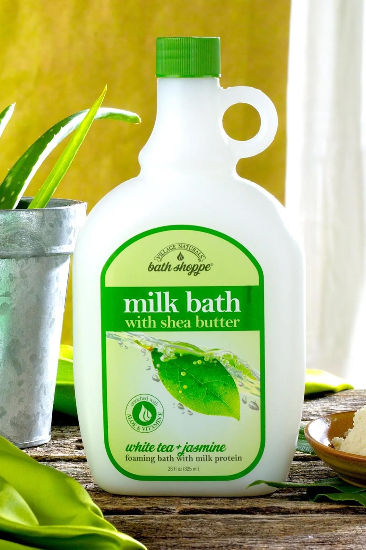 Village Naturals Shea Yapı ile Beyaz Çay Sütü Banyosu 825ML