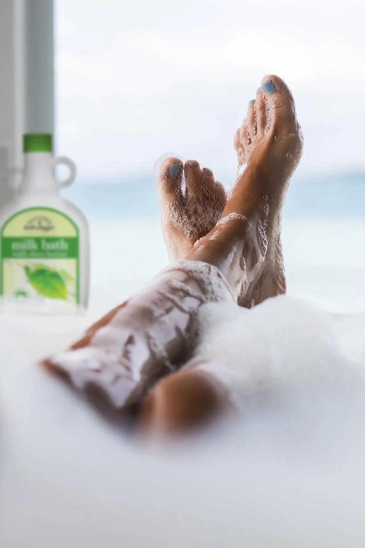 Village Naturals Shea Yapı ile Beyaz Çay Sütü Banyosu 825ML