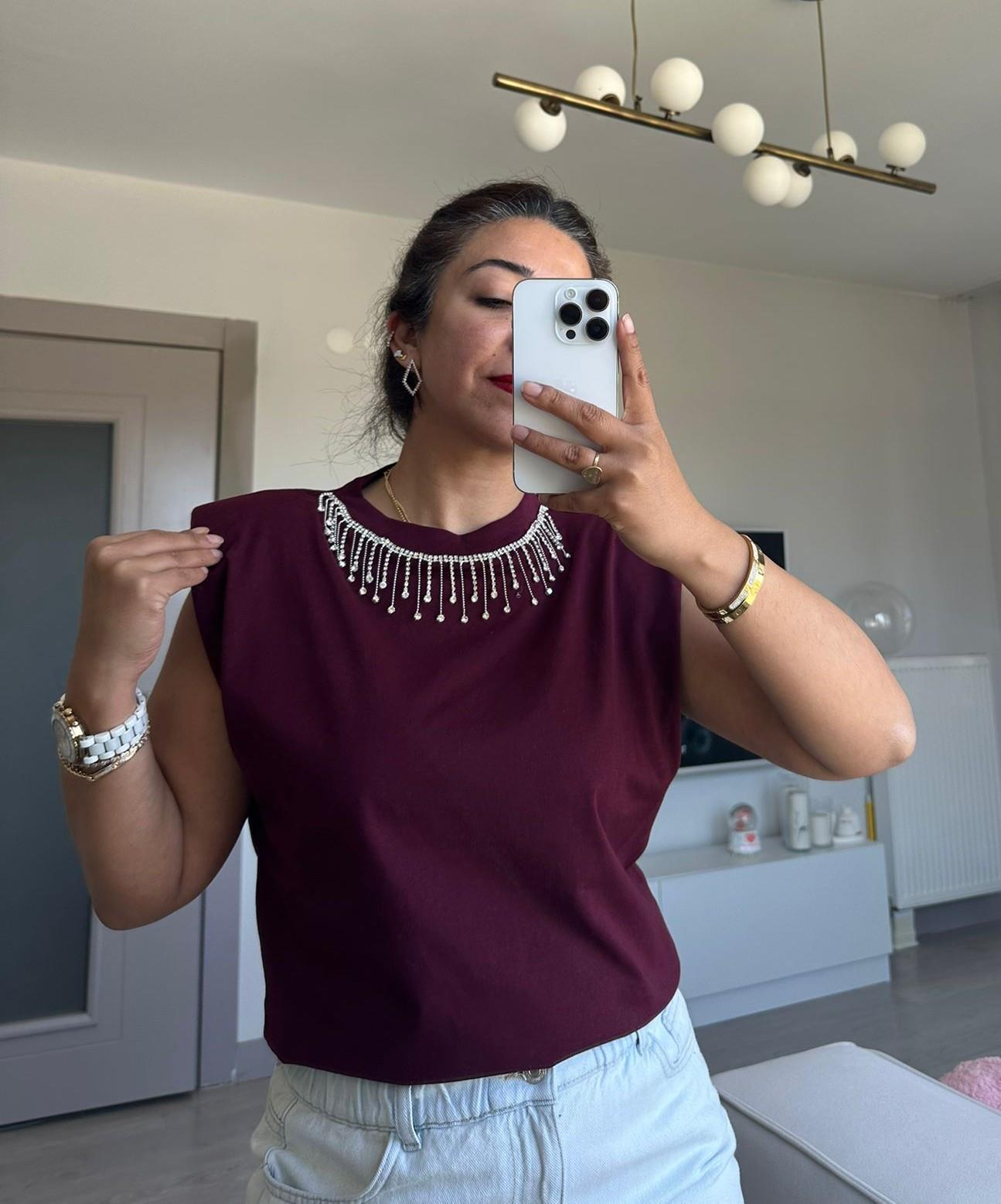 Bordo Yaka Taşlı Vatkalı Bluz