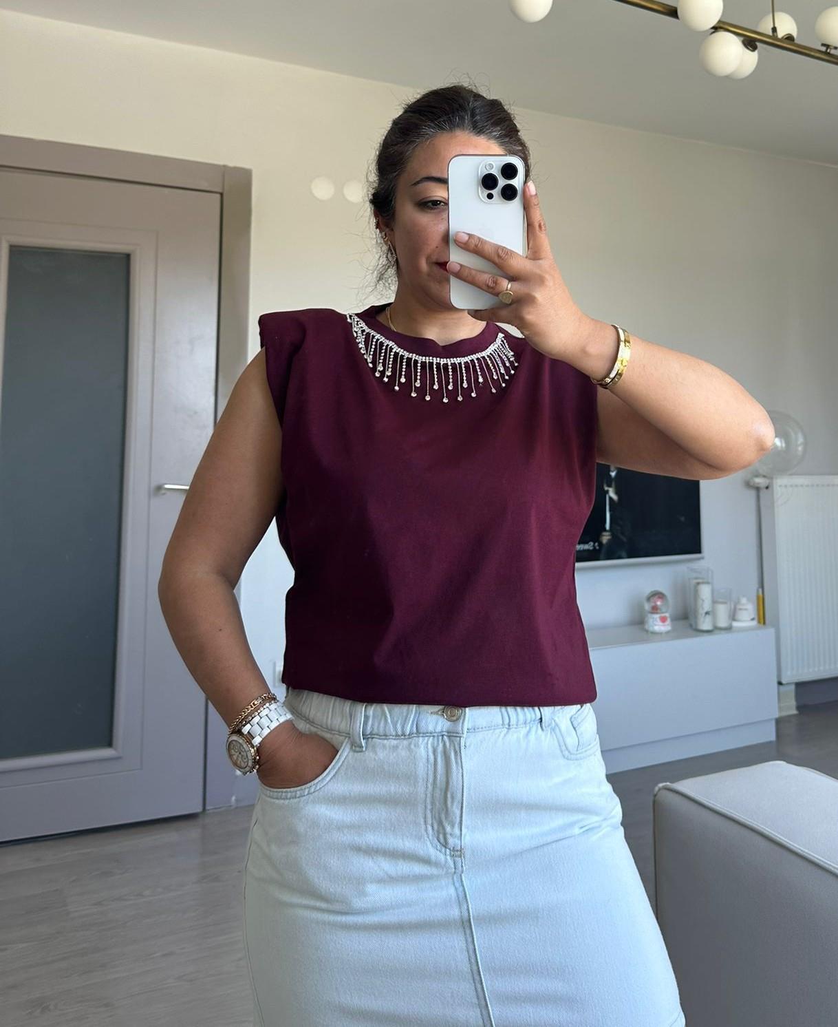 Bordo Yaka Taşlı Vatkalı Bluz