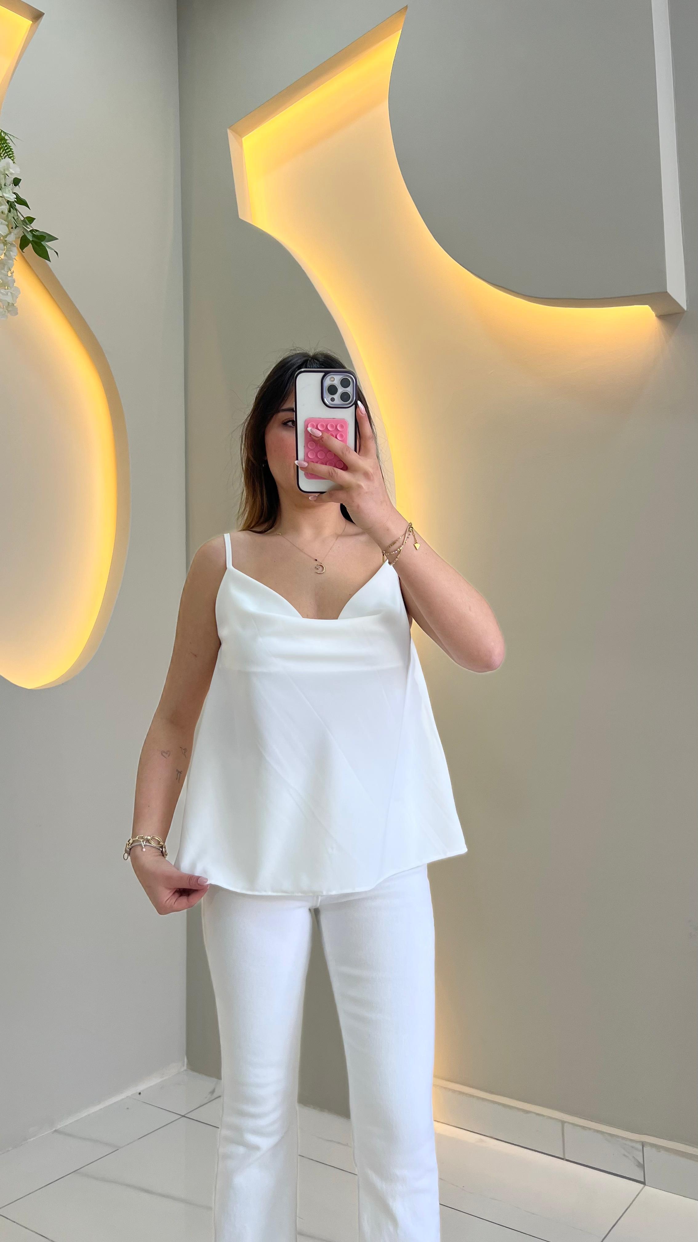 Beyaz Askılı Degaje Yaka Bluz