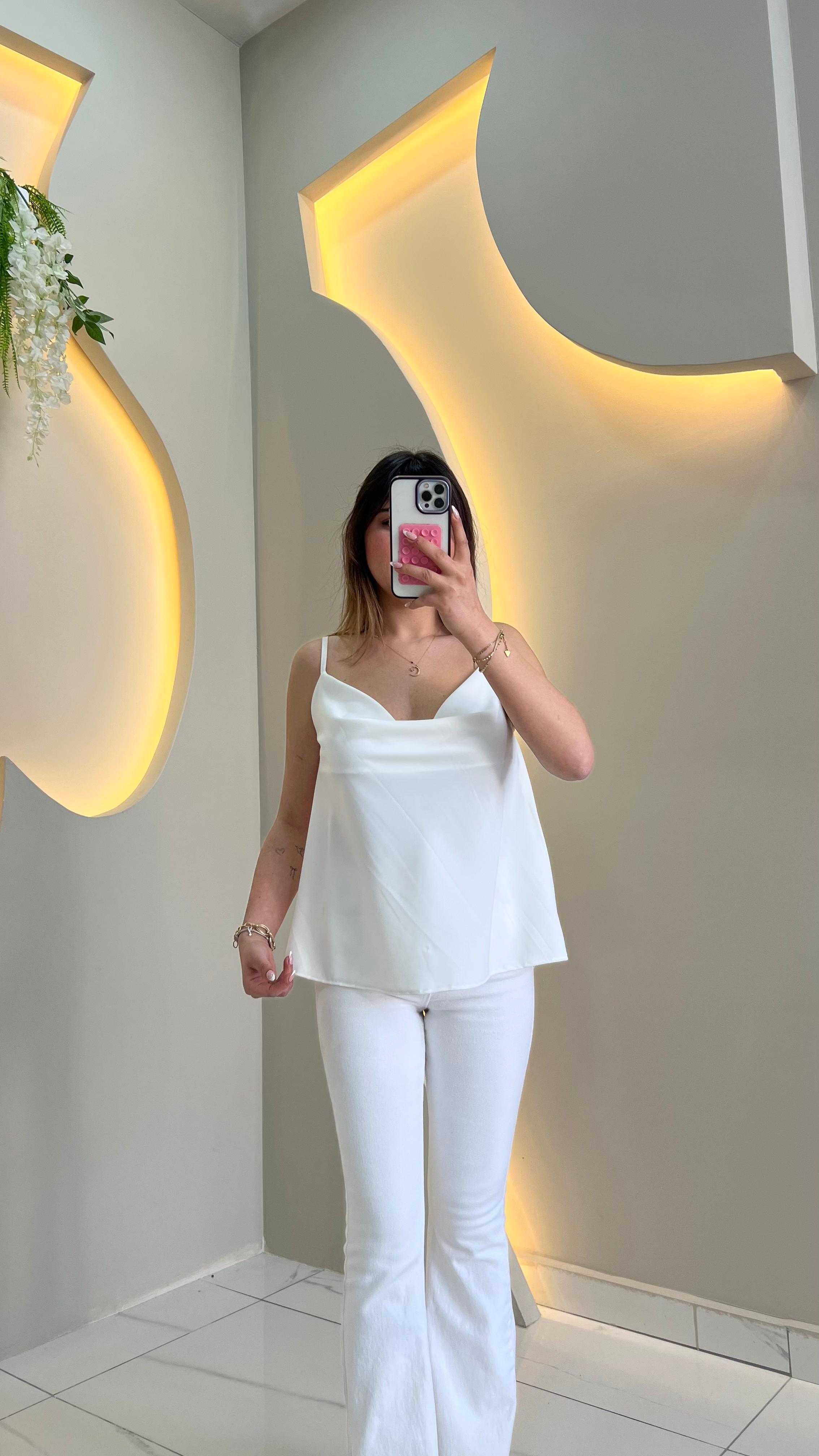 Beyaz Askılı Degaje Yaka Bluz