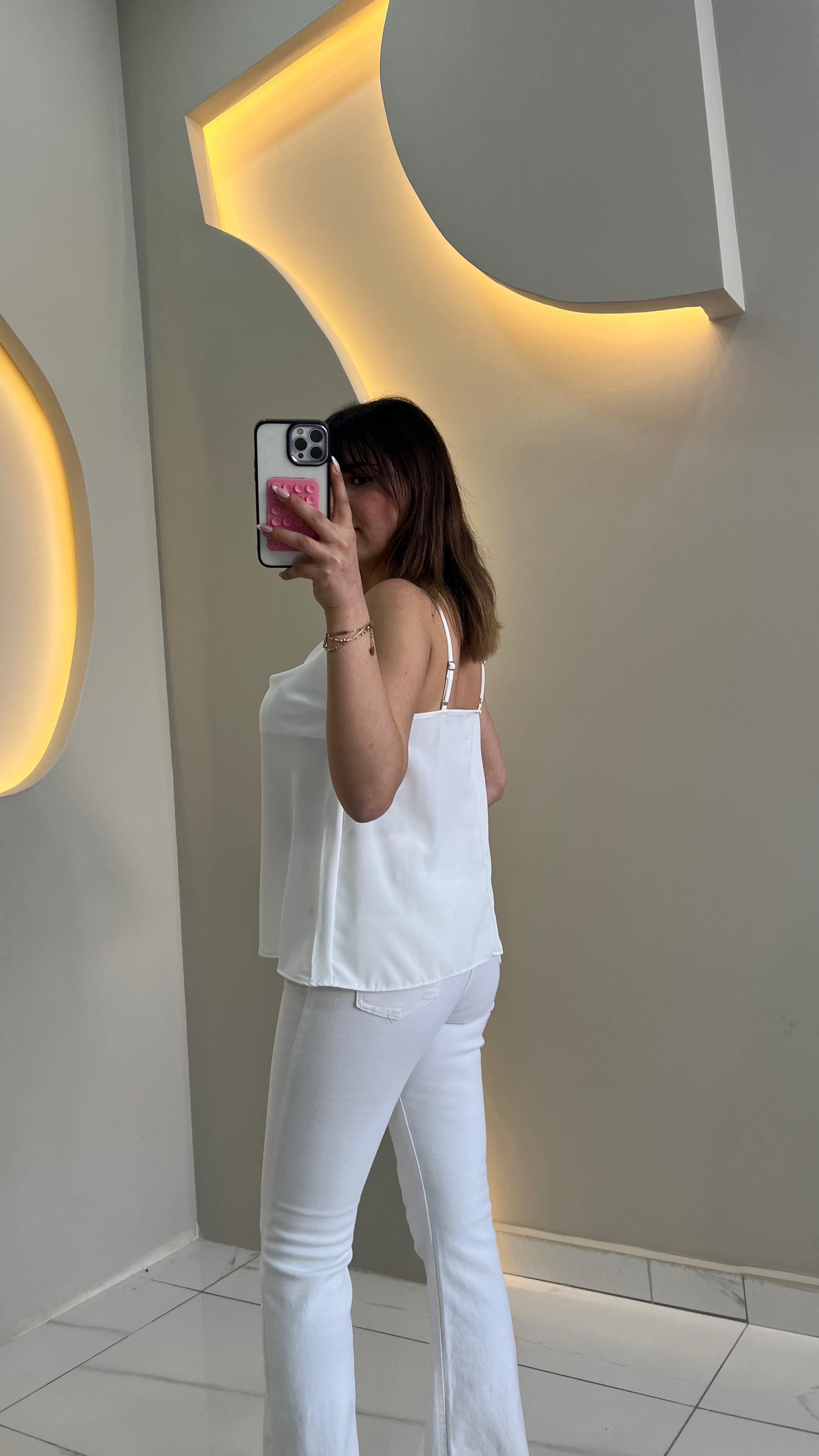 Beyaz Askılı Degaje Yaka Bluz