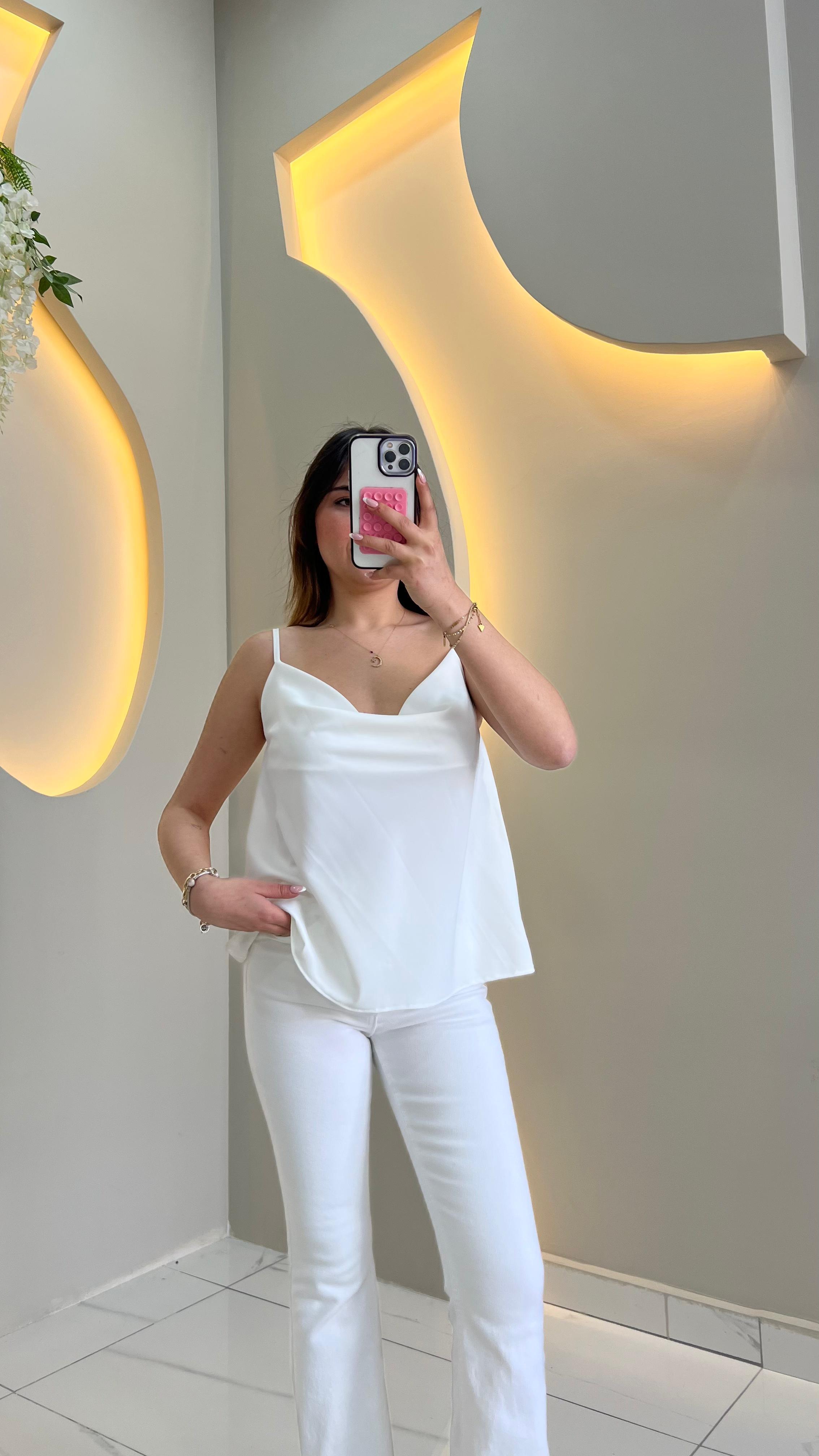 Beyaz Askılı Degaje Yaka Bluz