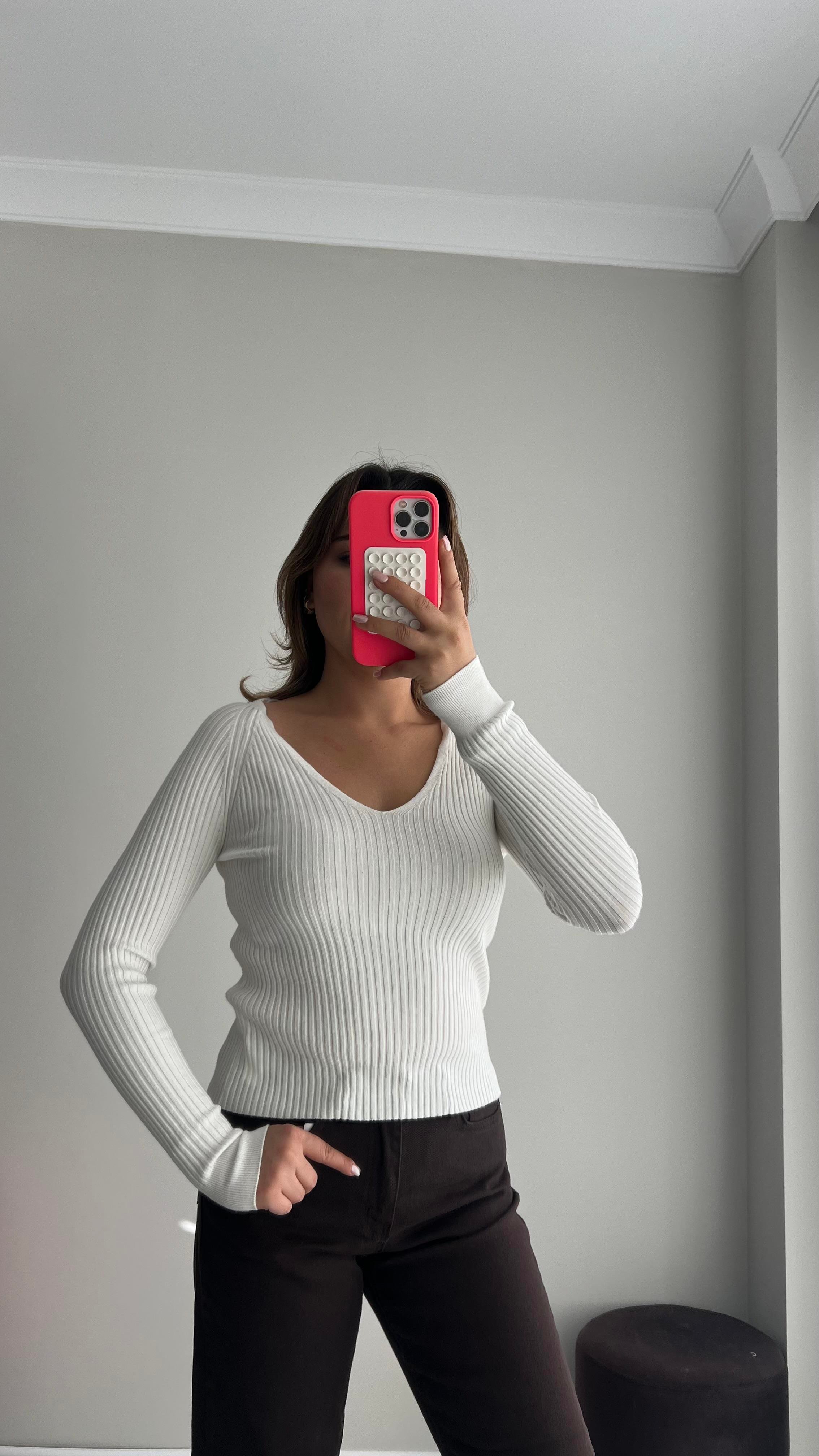 Dilvin V Yaka Beyaz Bluz 
