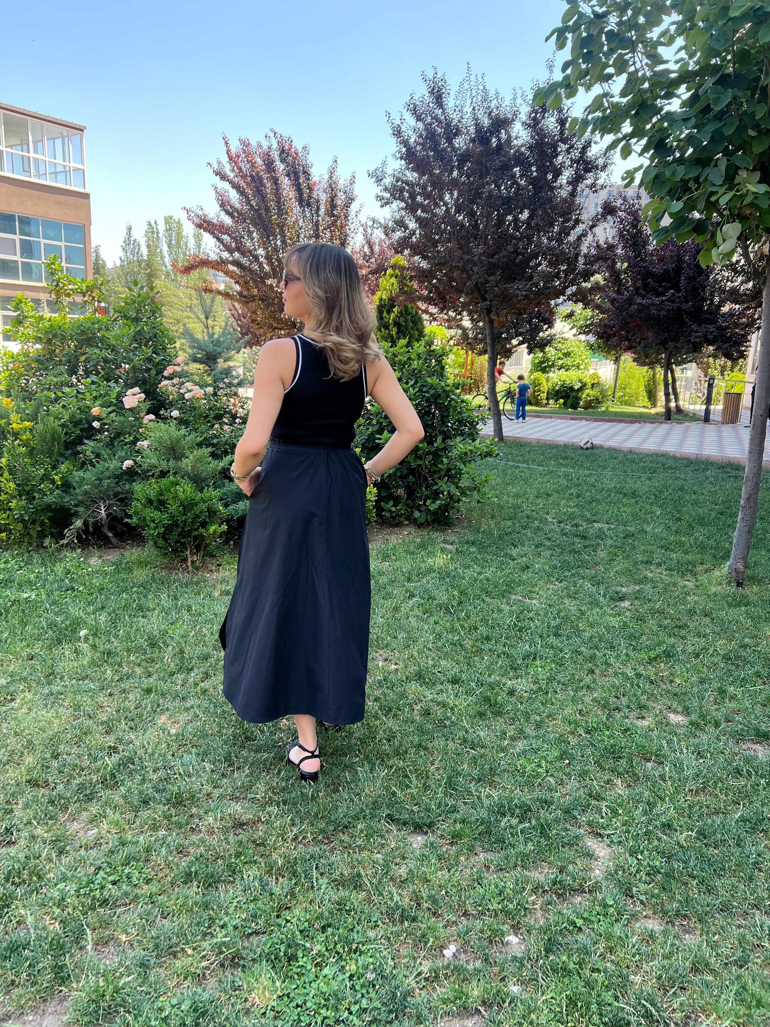 Halter Yaka Biye Detaylı Siyah Elbise