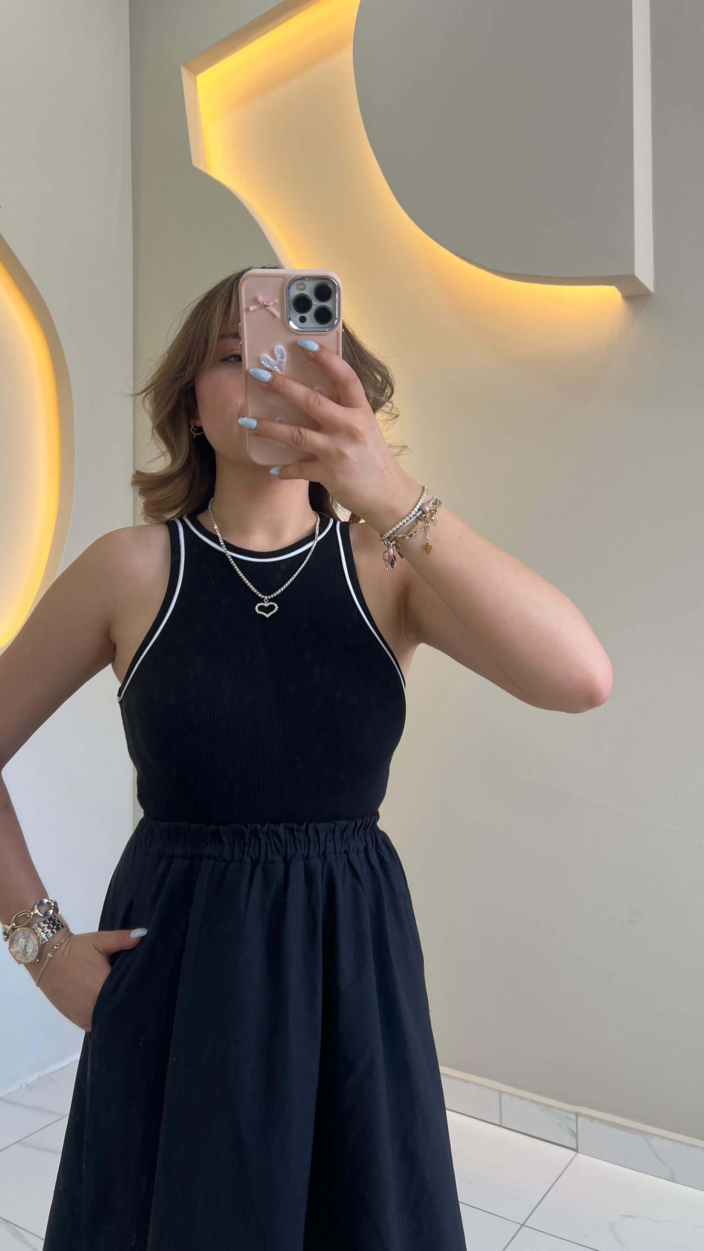 Halter Yaka Biye Detaylı Siyah Elbise
