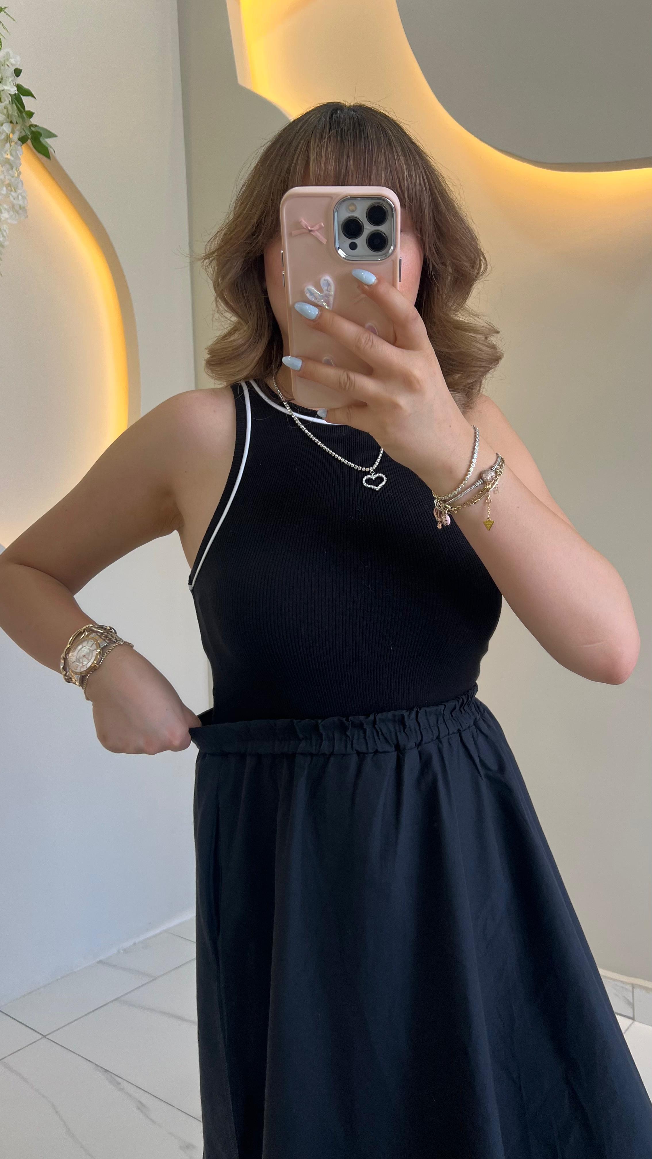 Halter Yaka Biye Detaylı Siyah Elbise