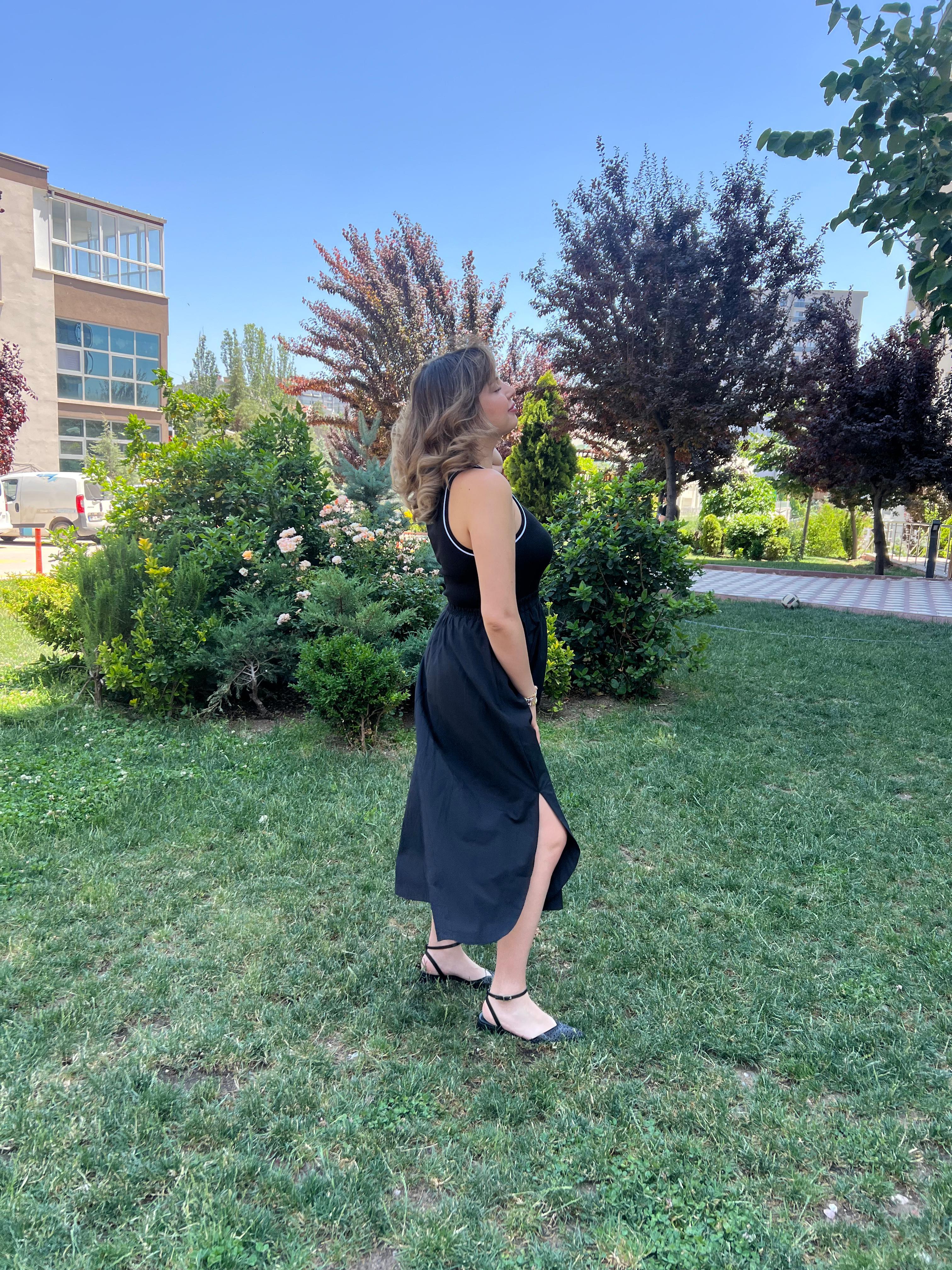 Halter Yaka Biye Detaylı Siyah Elbise