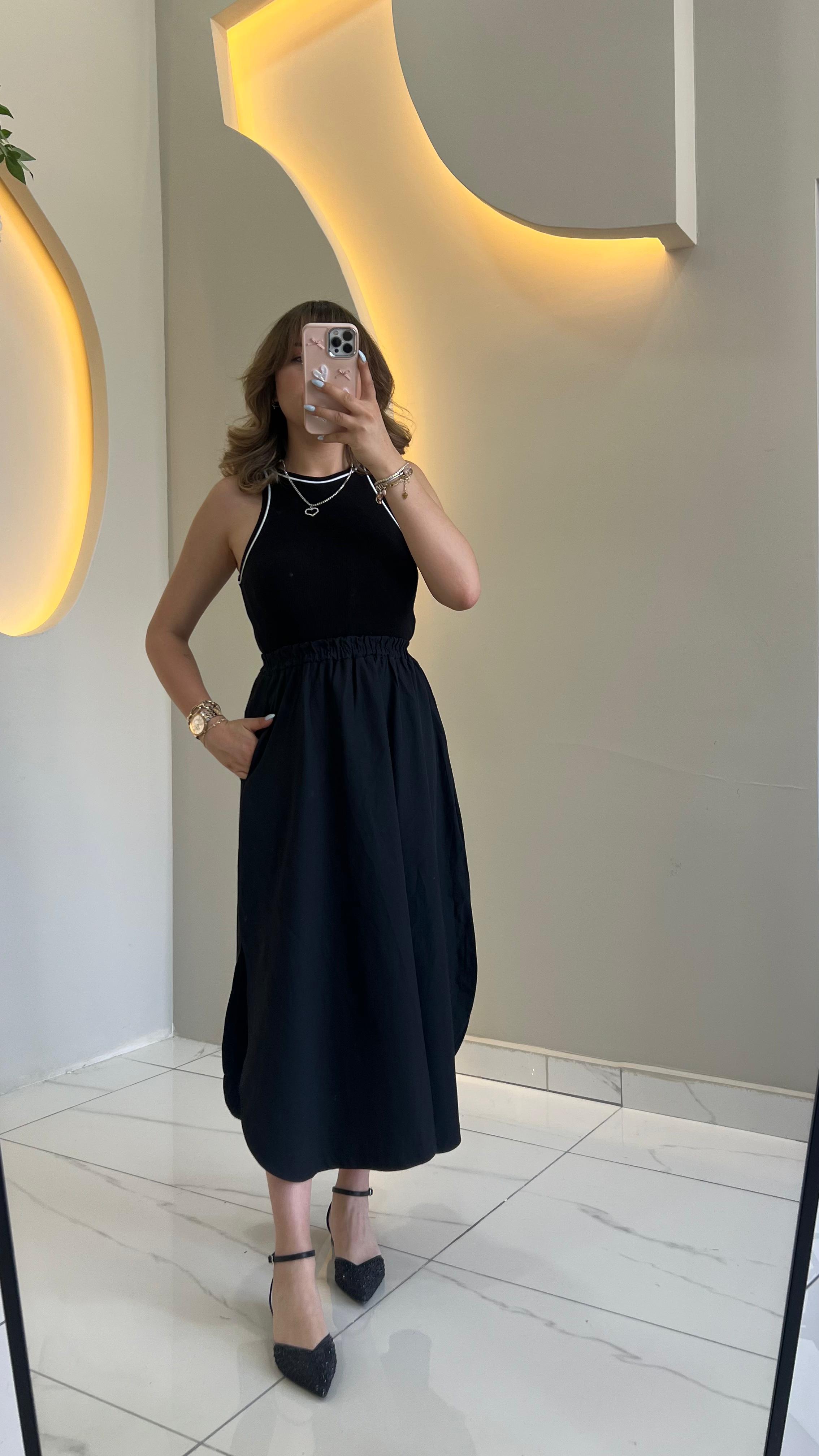 Halter Yaka Biye Detaylı Siyah Elbise