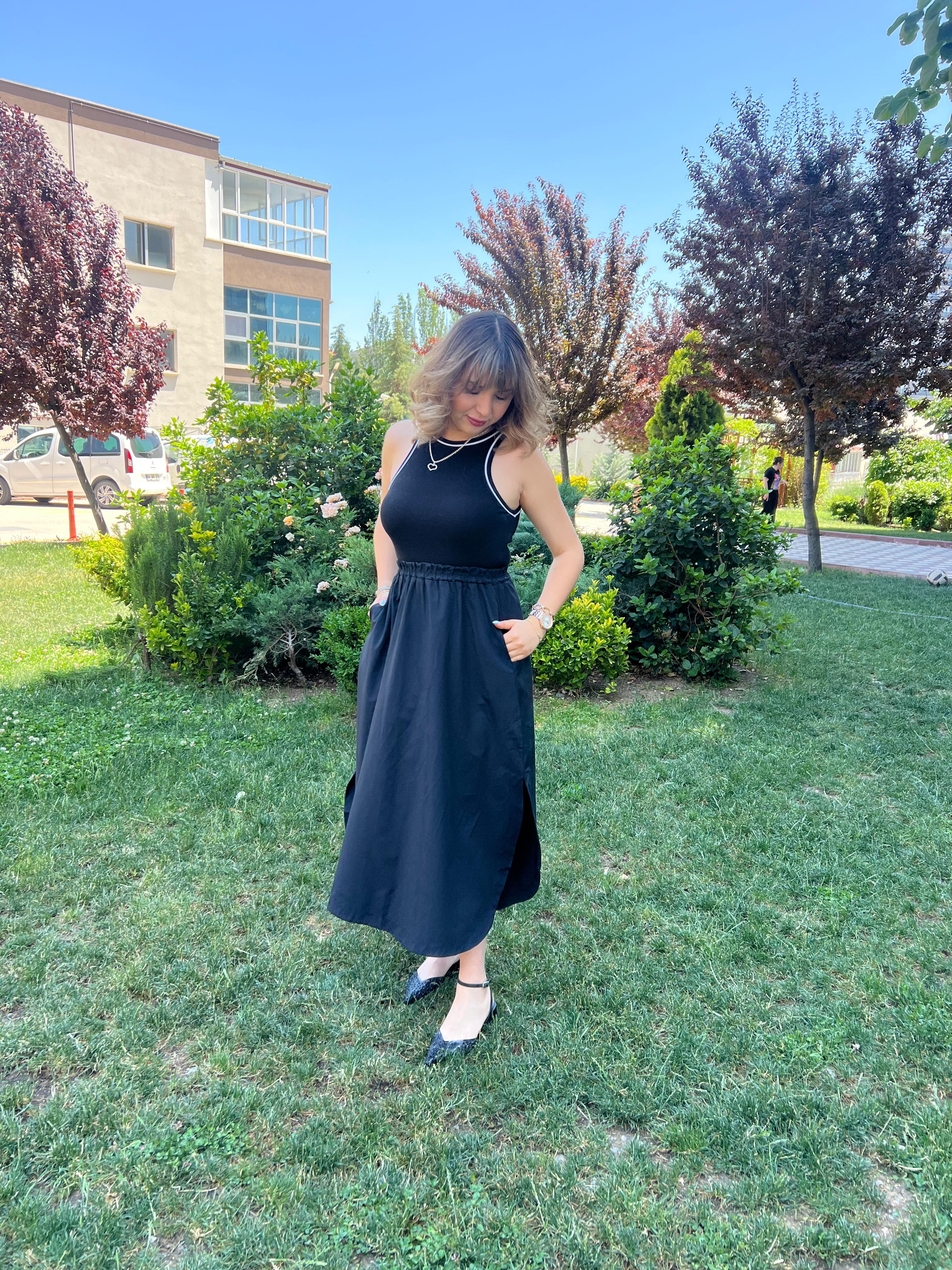 Halter Yaka Biye Detaylı Siyah Elbise