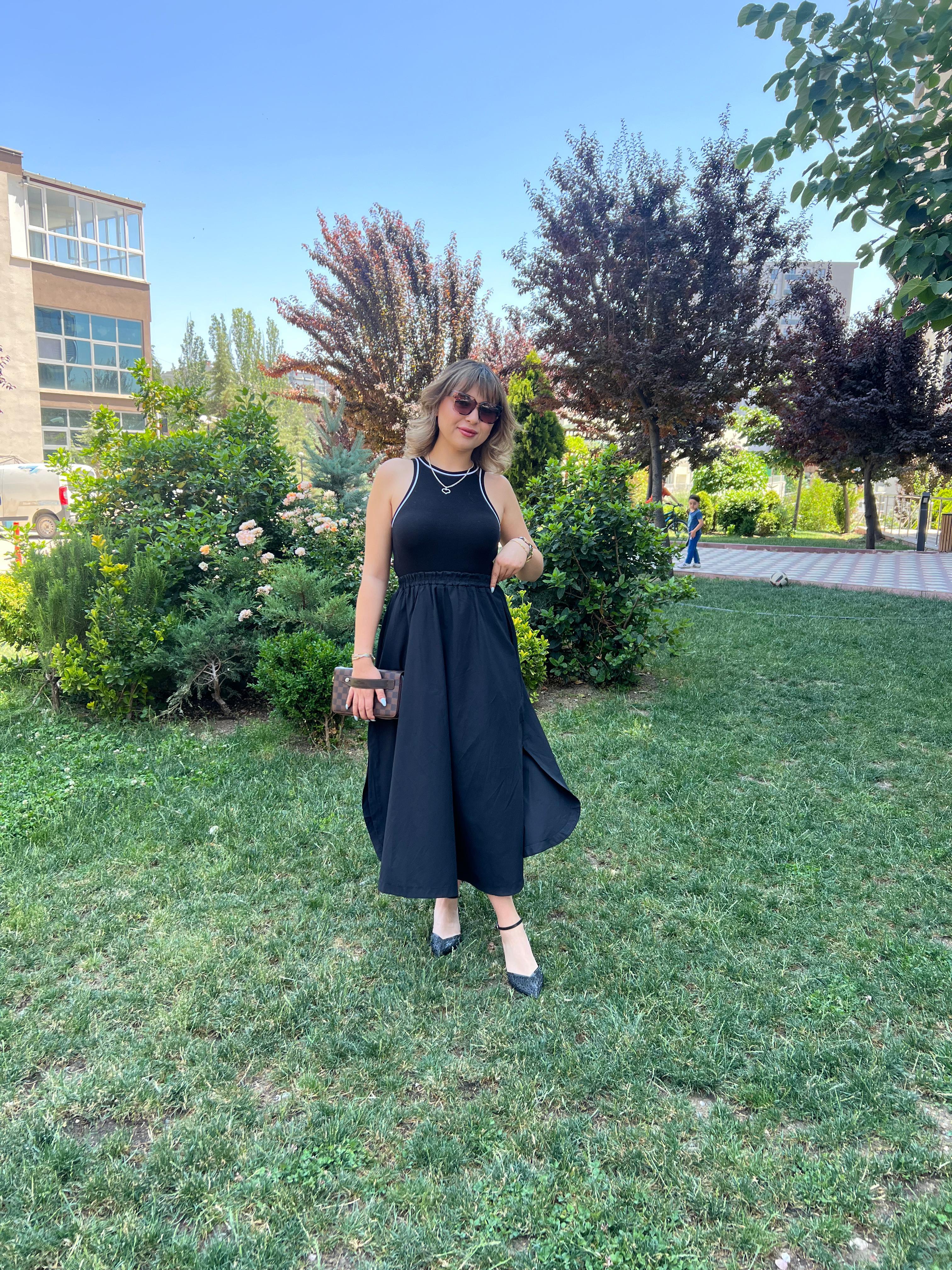 Halter Yaka Biye Detaylı Siyah Elbise