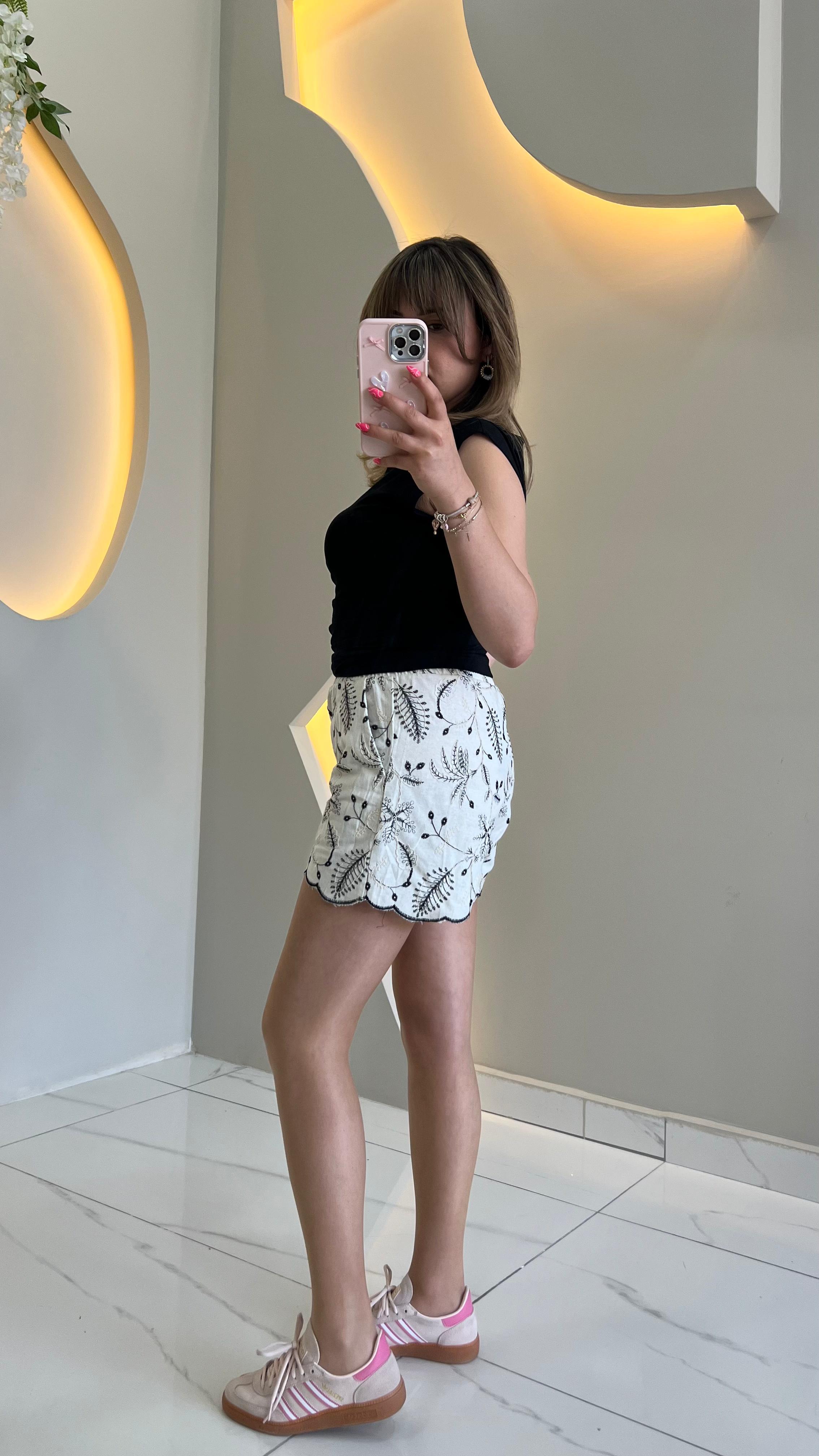 Keten İşlemeli Şort