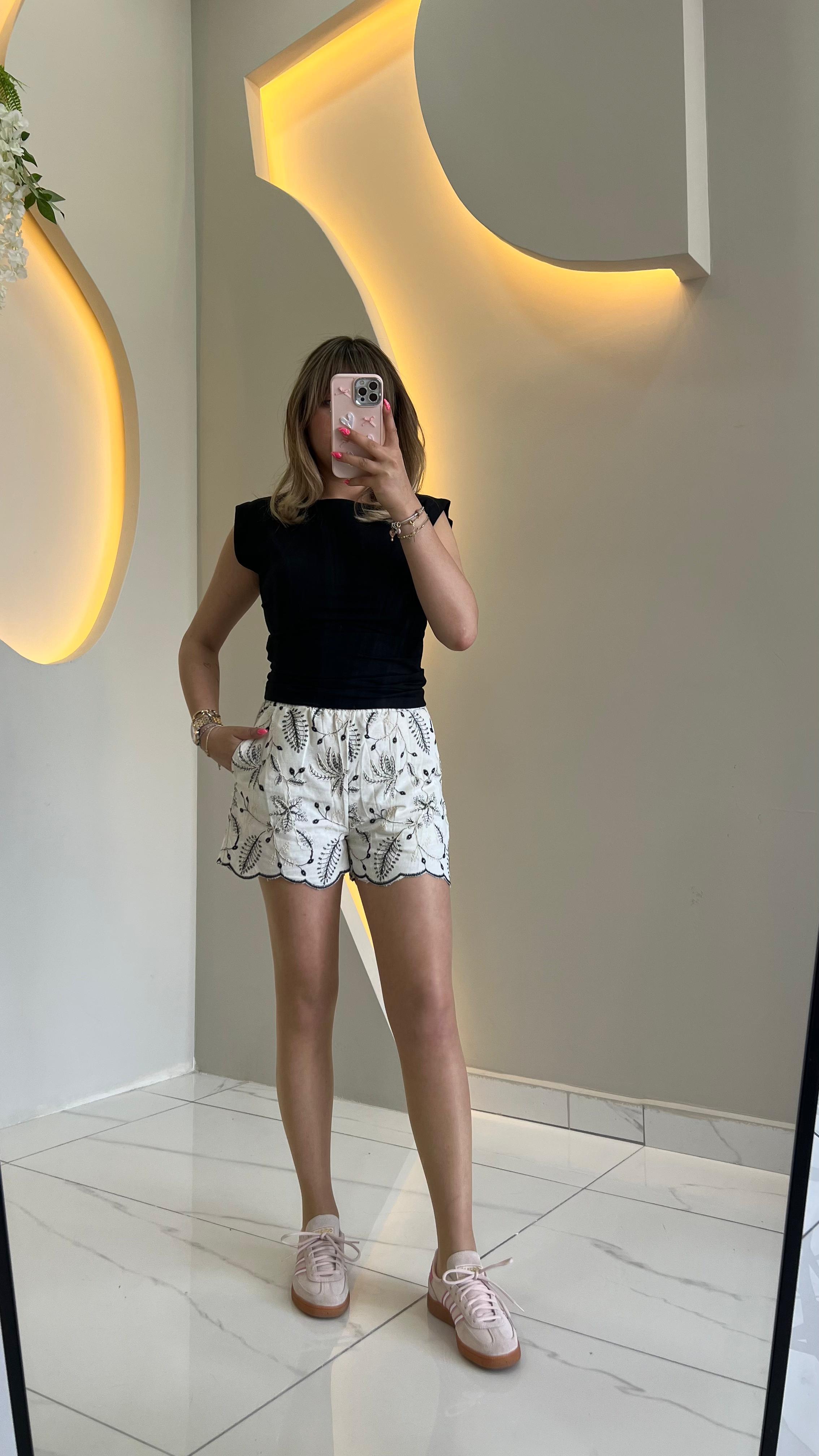 Keten İşlemeli Şort