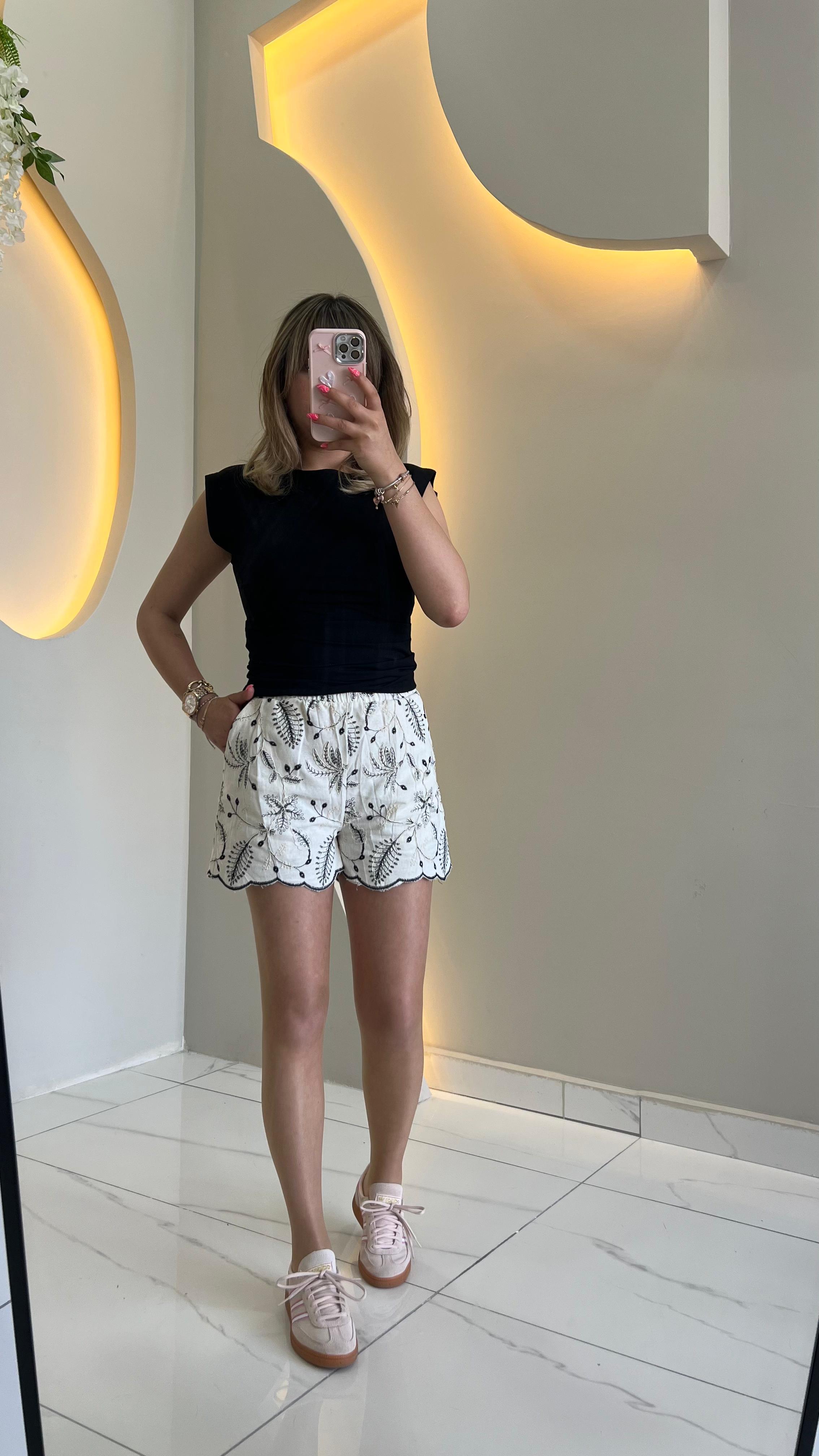 Keten İşlemeli Şort