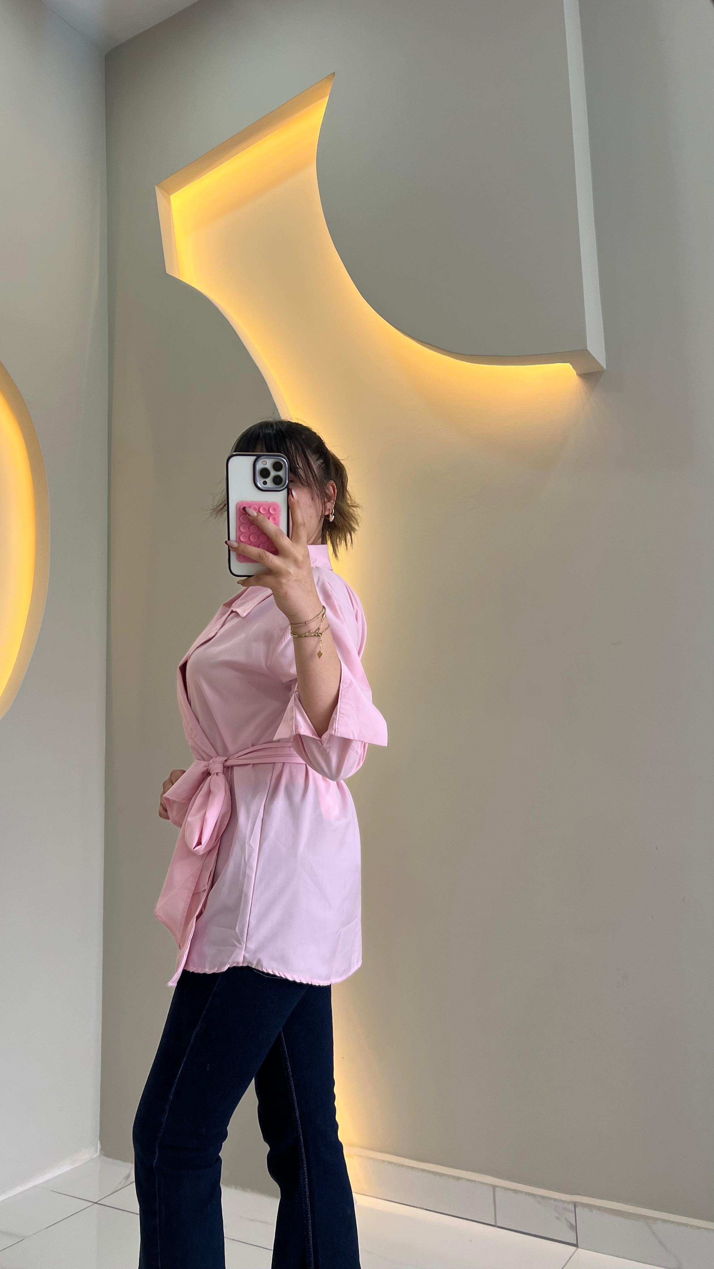 Pembe Kuşaklı Gömlek