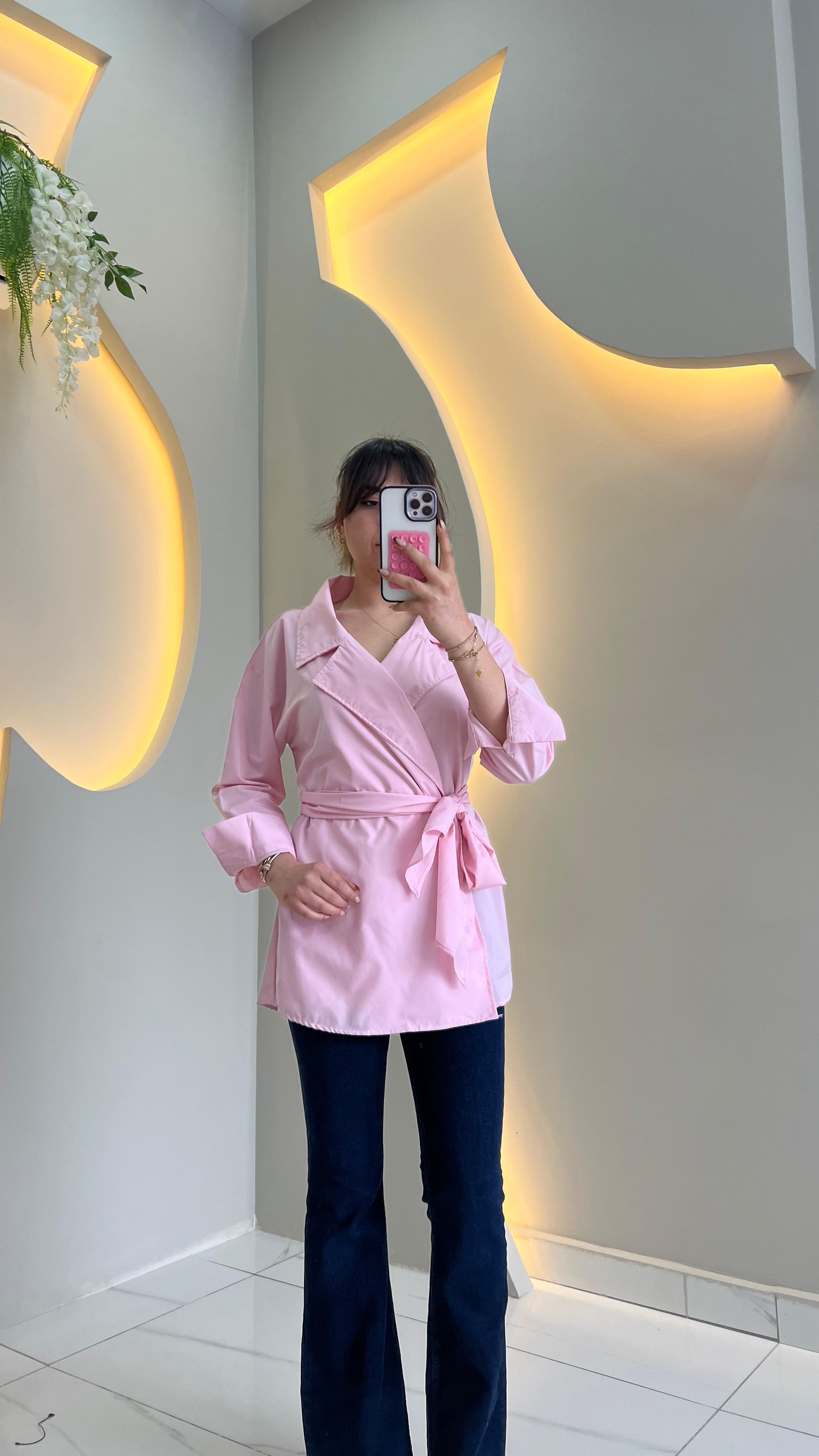 Pembe Kuşaklı Gömlek