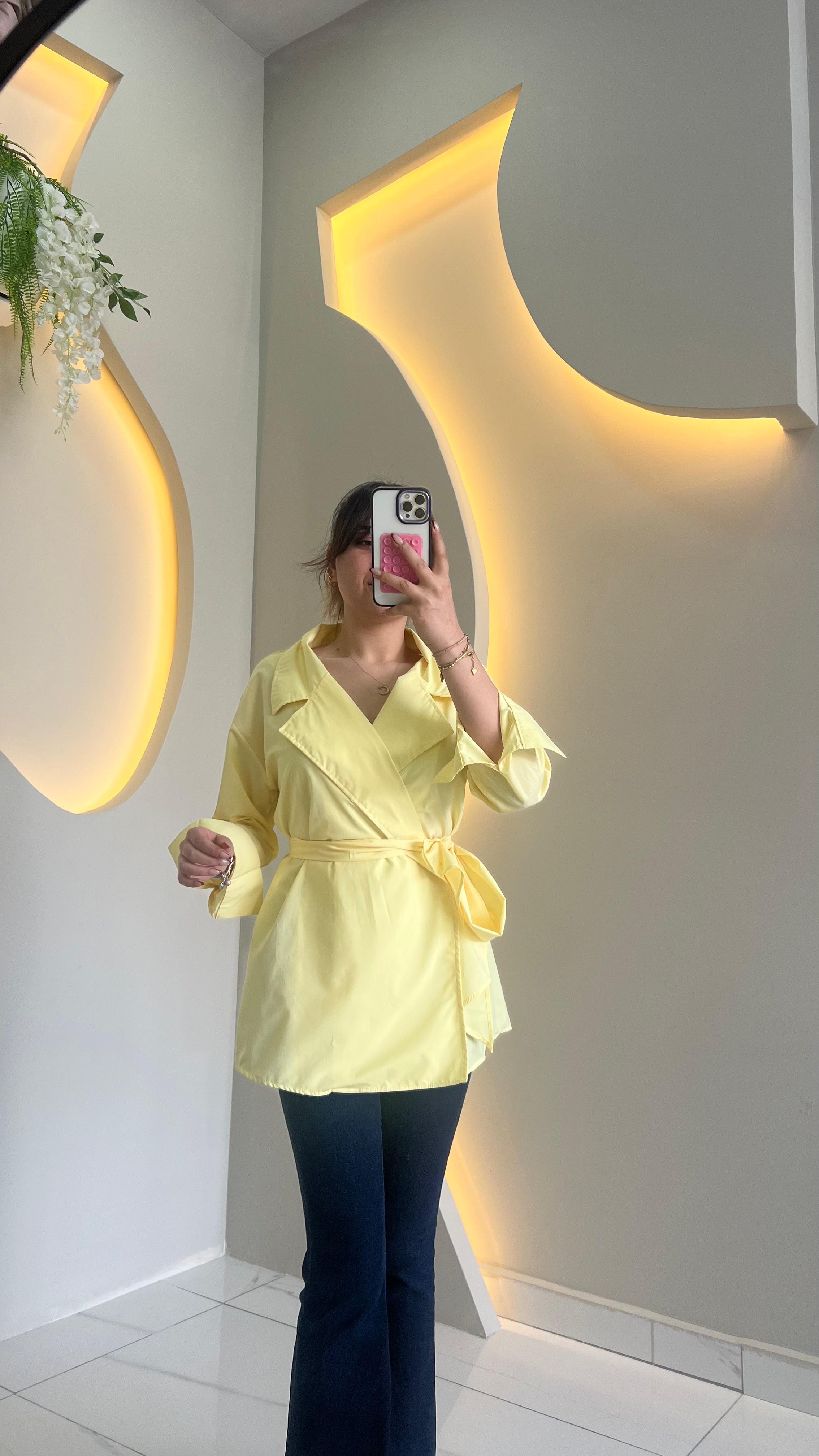 Sarı Kuşaklı Gömlek