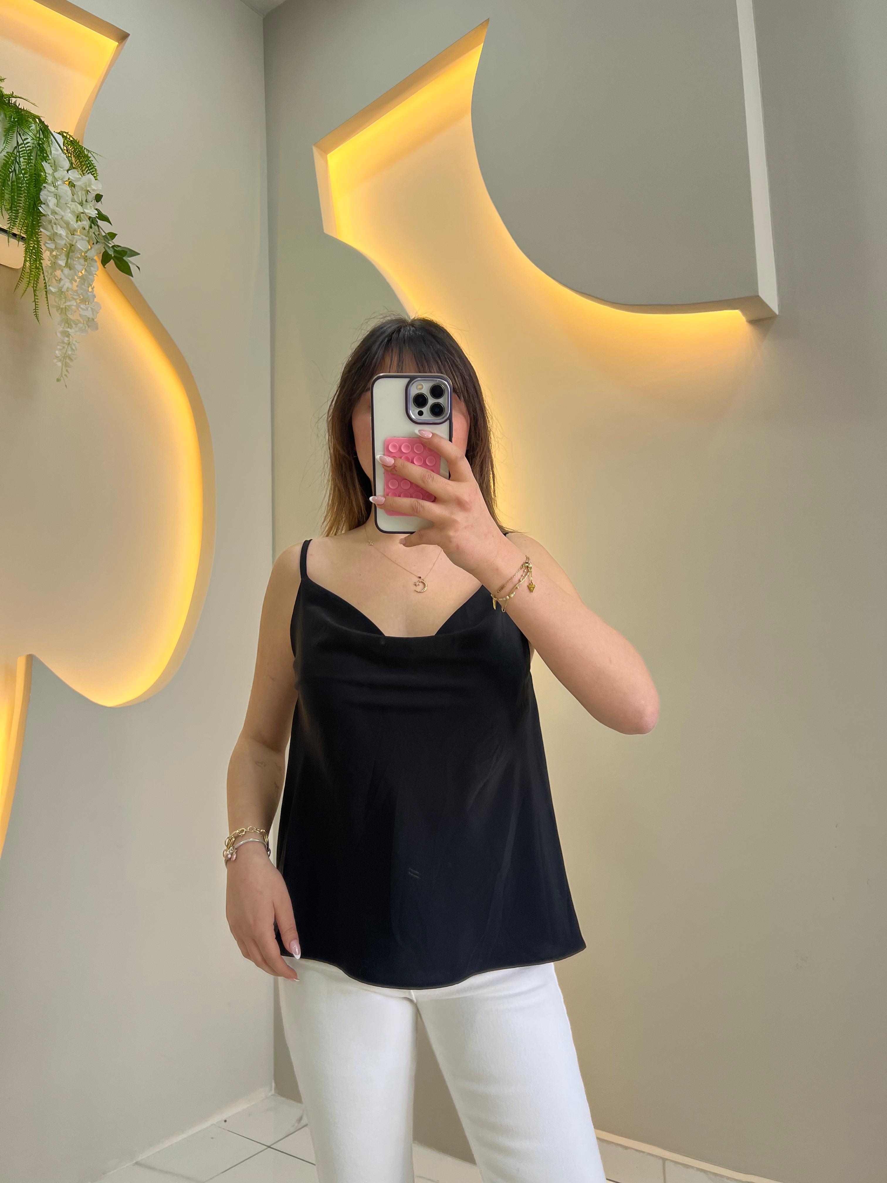 Siyah Askılı Degaje Yaka Bluz