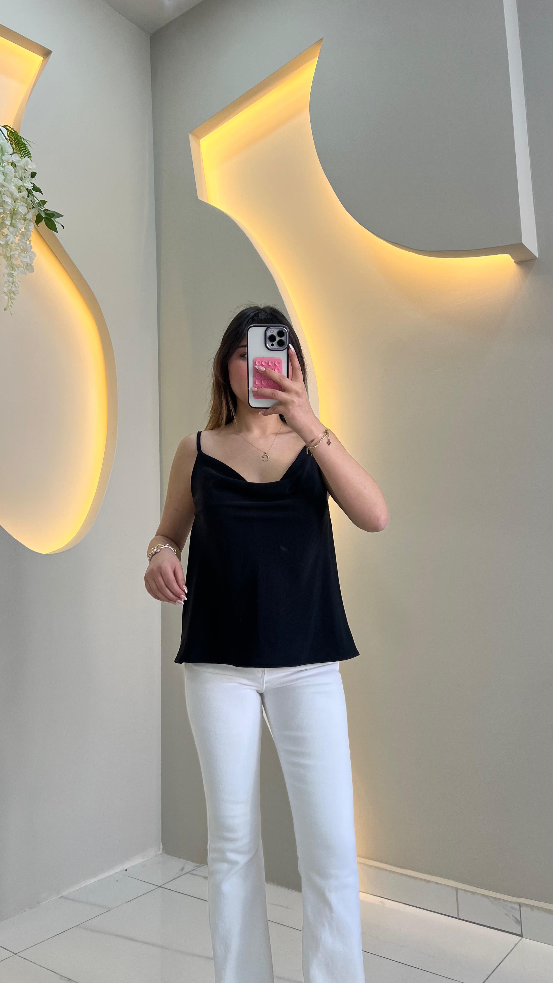 Siyah Askılı Degaje Yaka Bluz