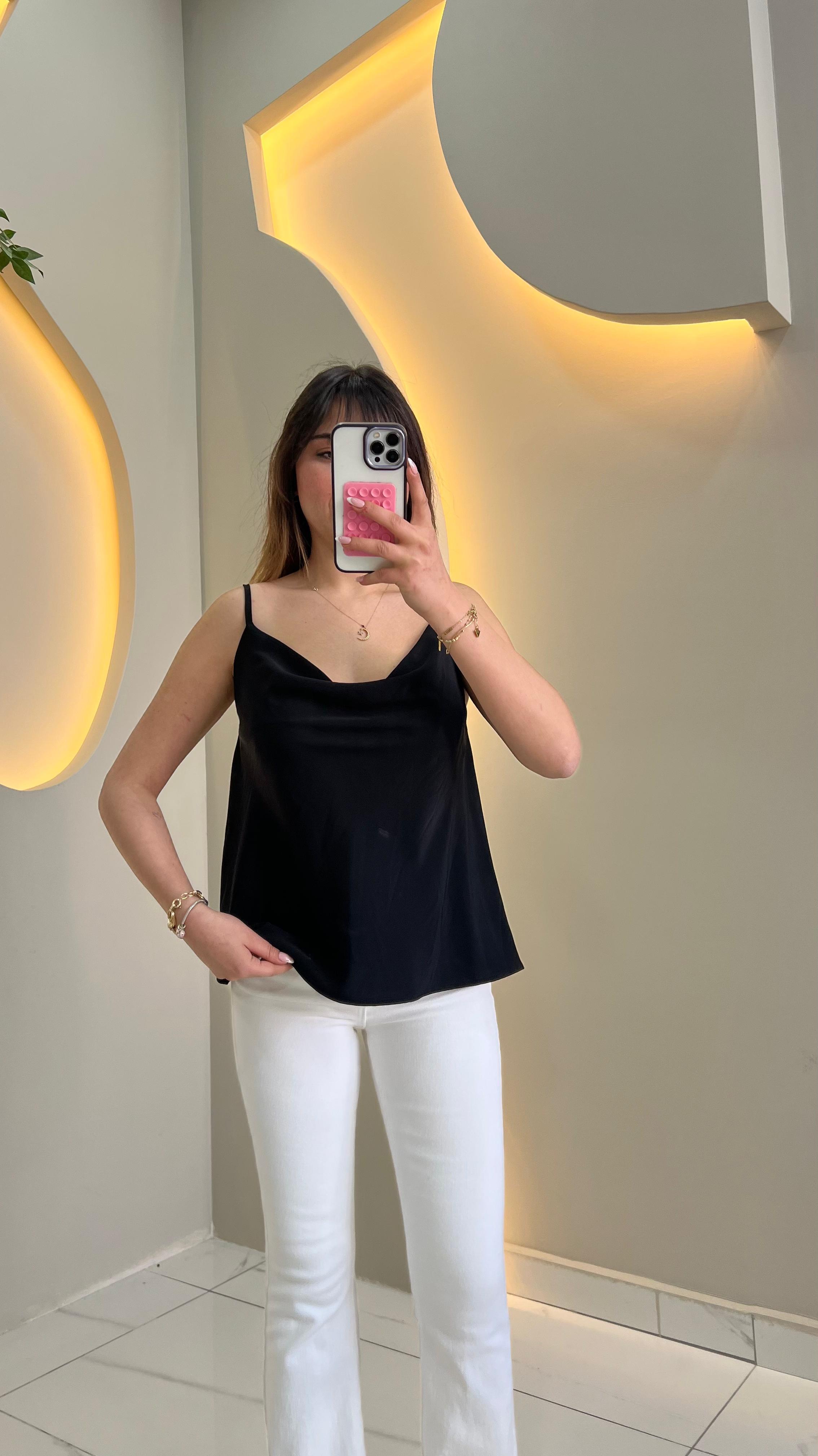 Siyah Askılı Degaje Yaka Bluz