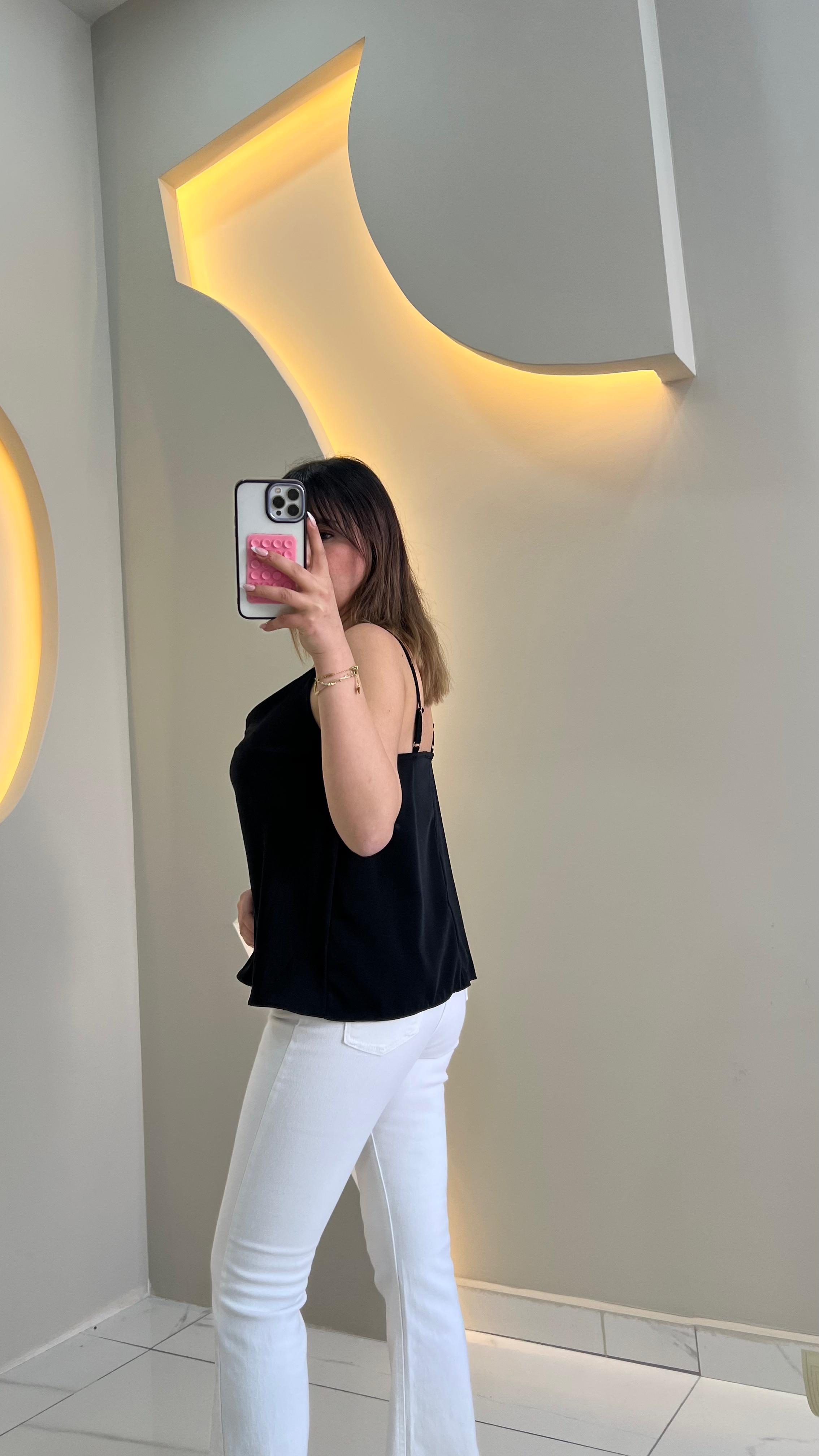 Siyah Askılı Degaje Yaka Bluz
