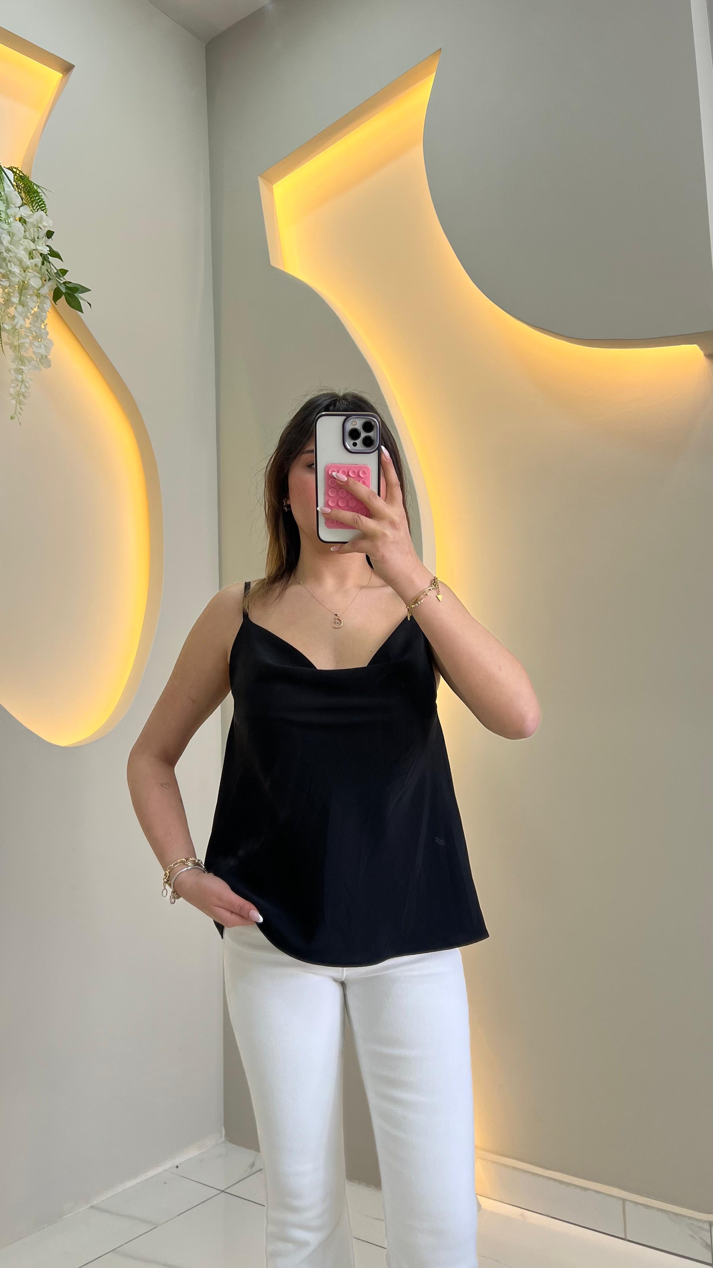 Siyah Askılı Degaje Yaka Bluz