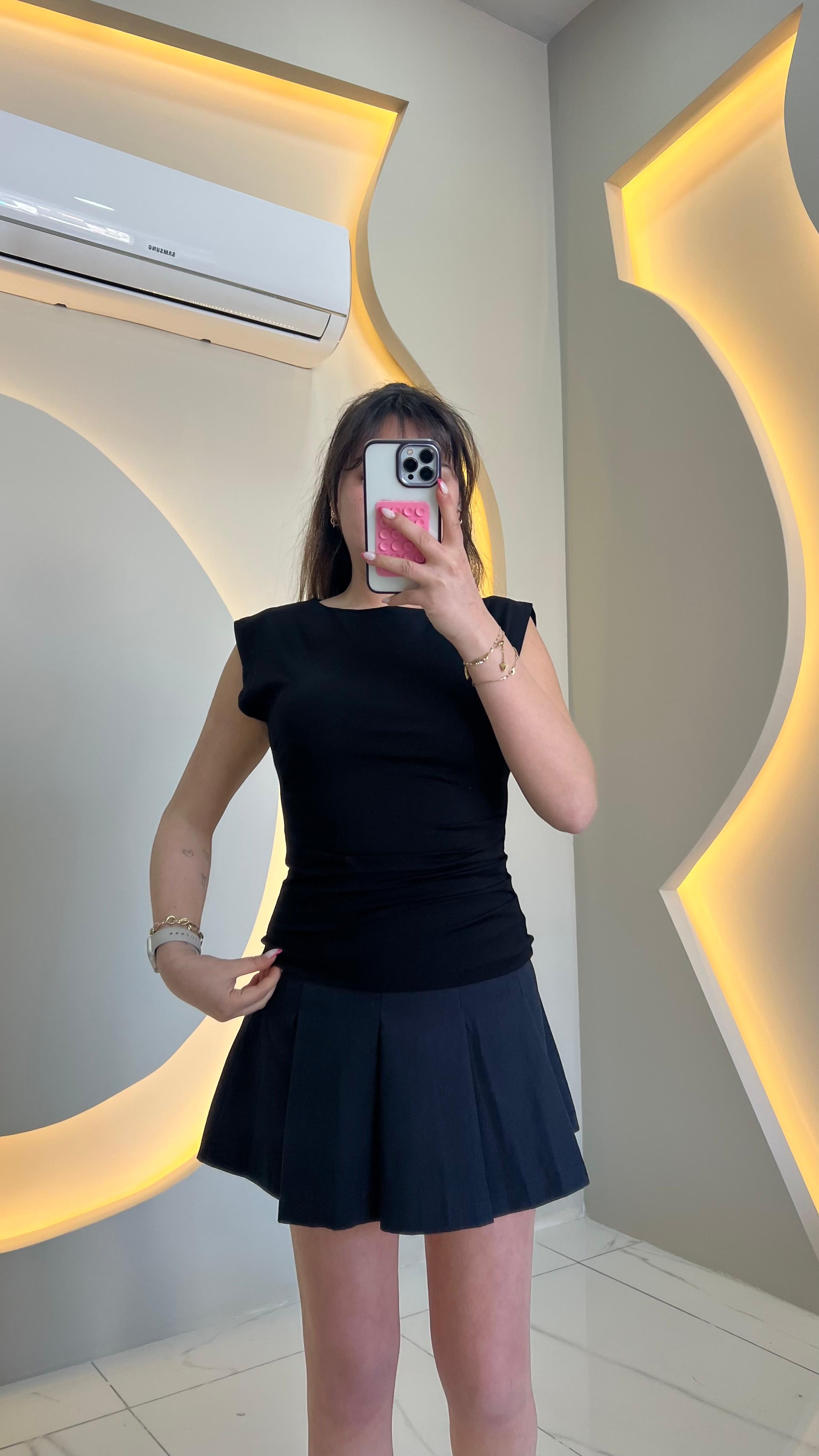 Siyah Drape Detaylı Modal Body