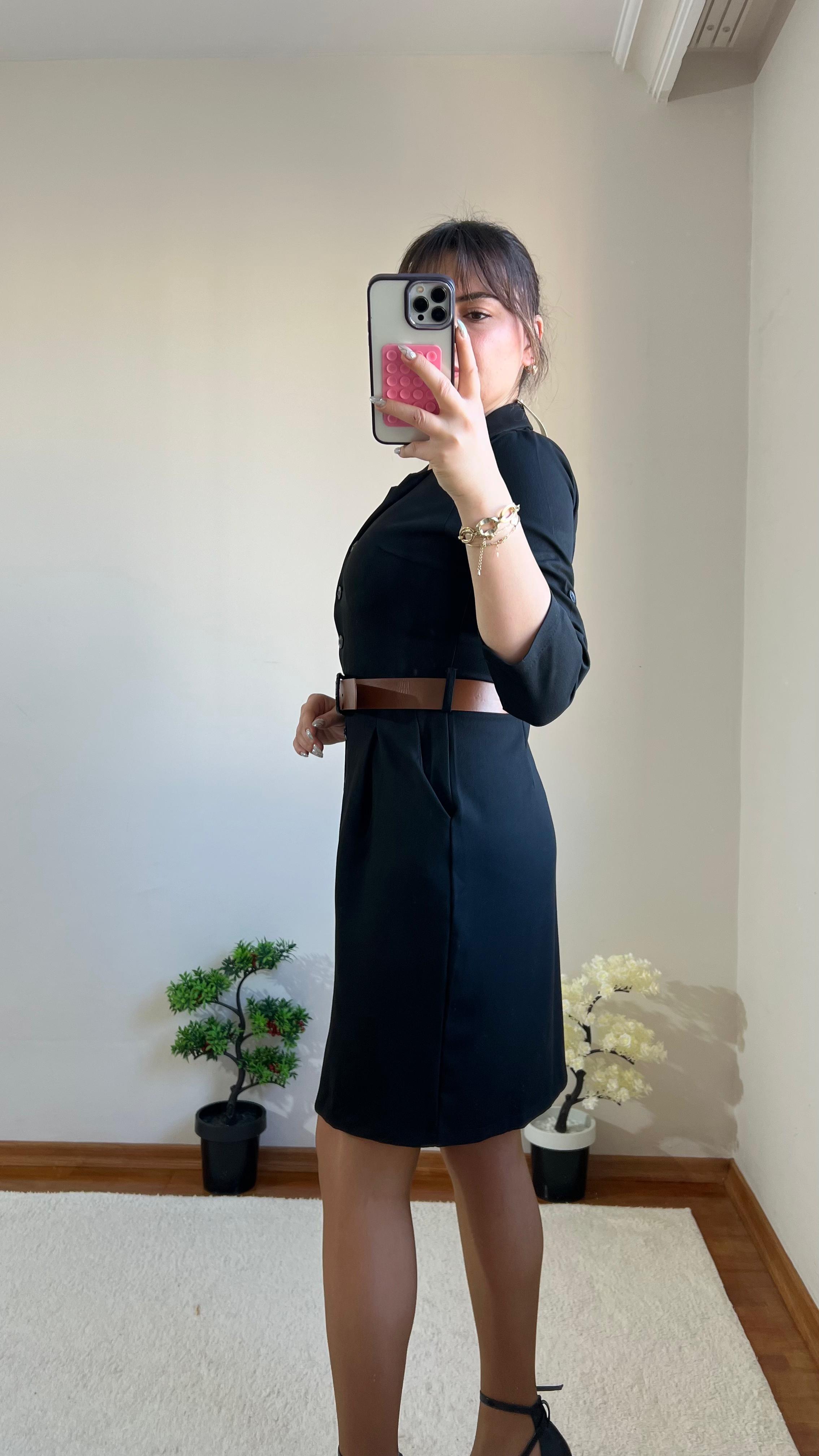 Siyah Düğmeli Elbise