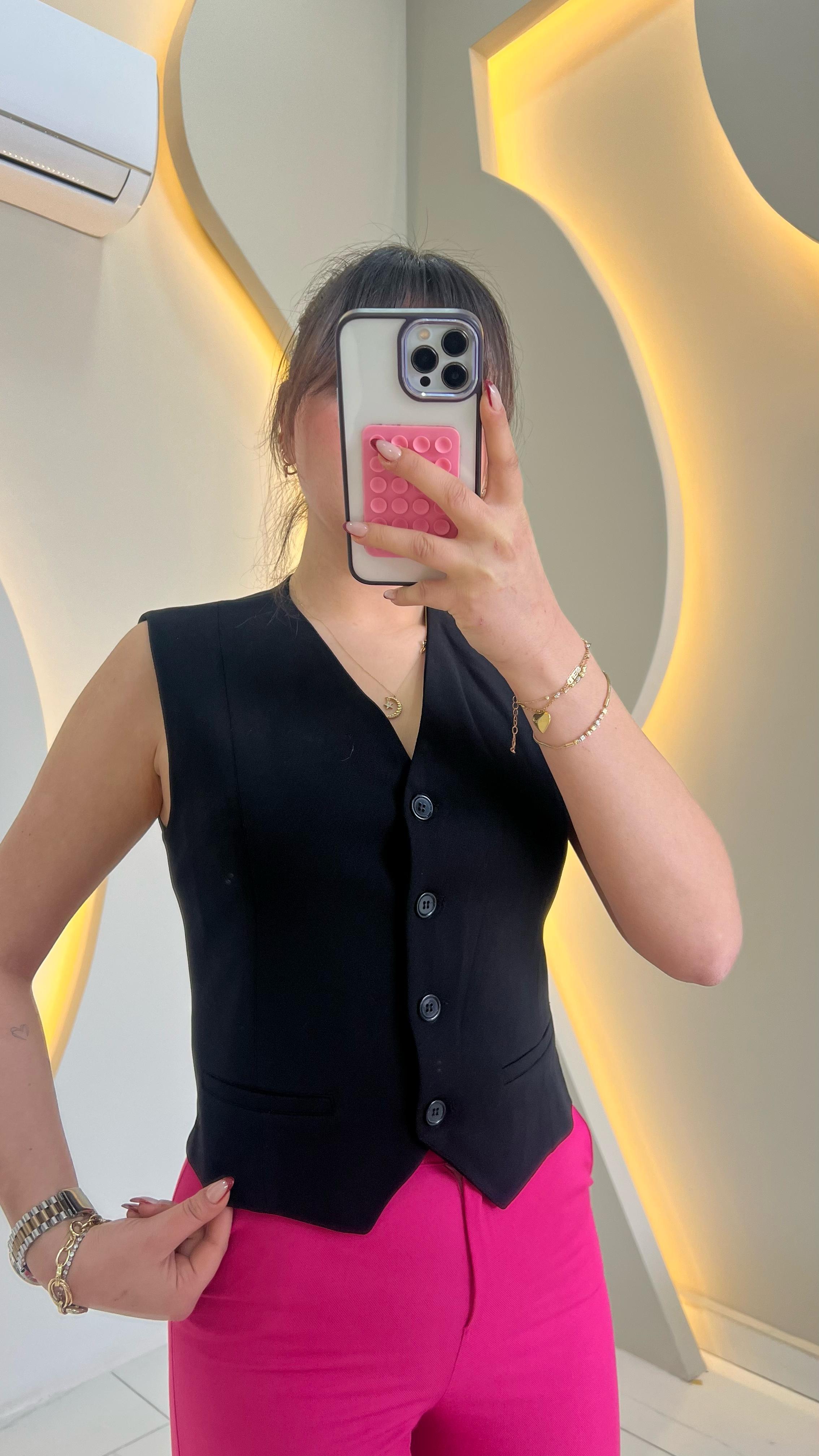 Süs Cepli Astarlı Siyah Yelek