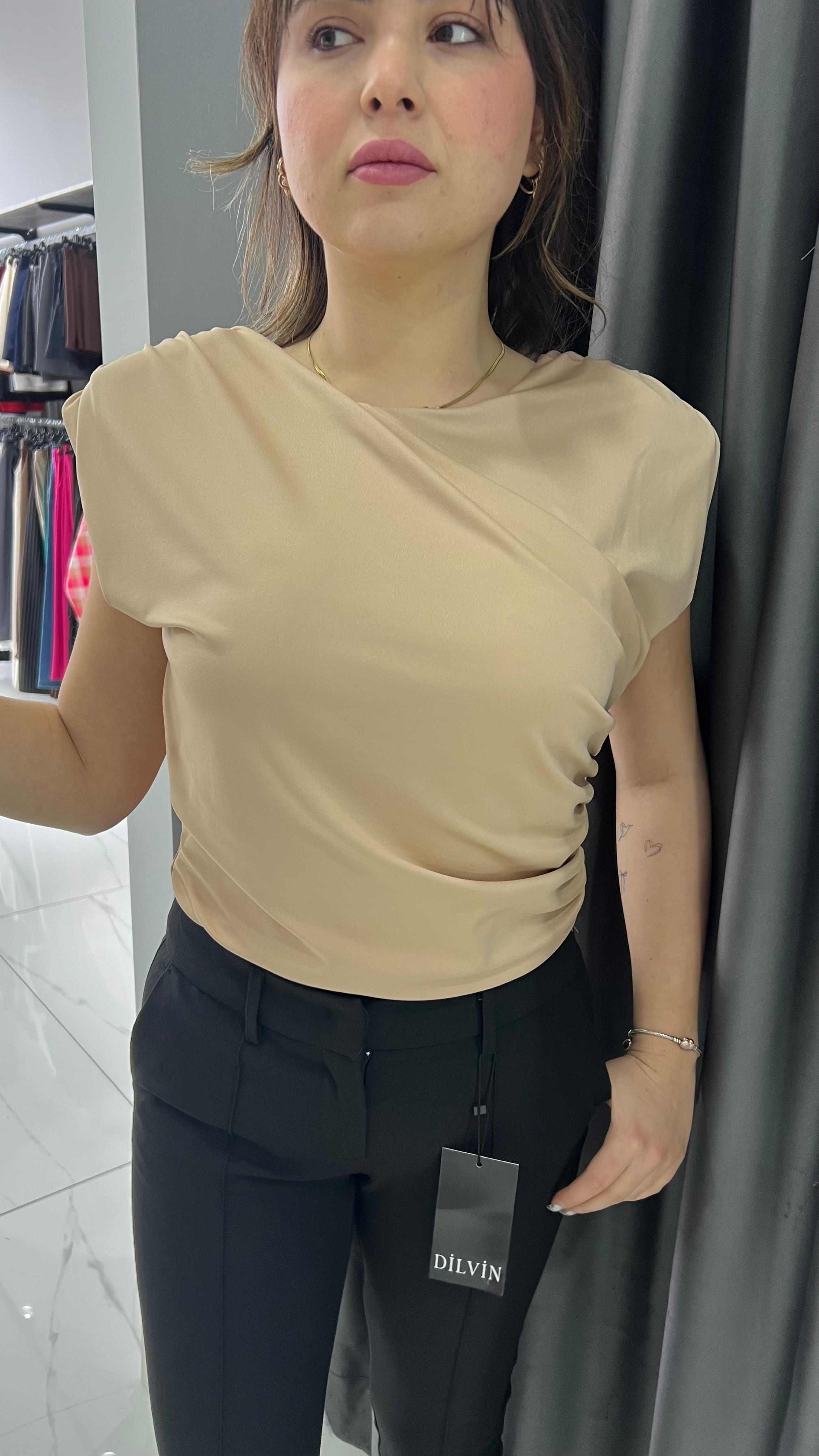 Vatkalı Drape Detaylı Body