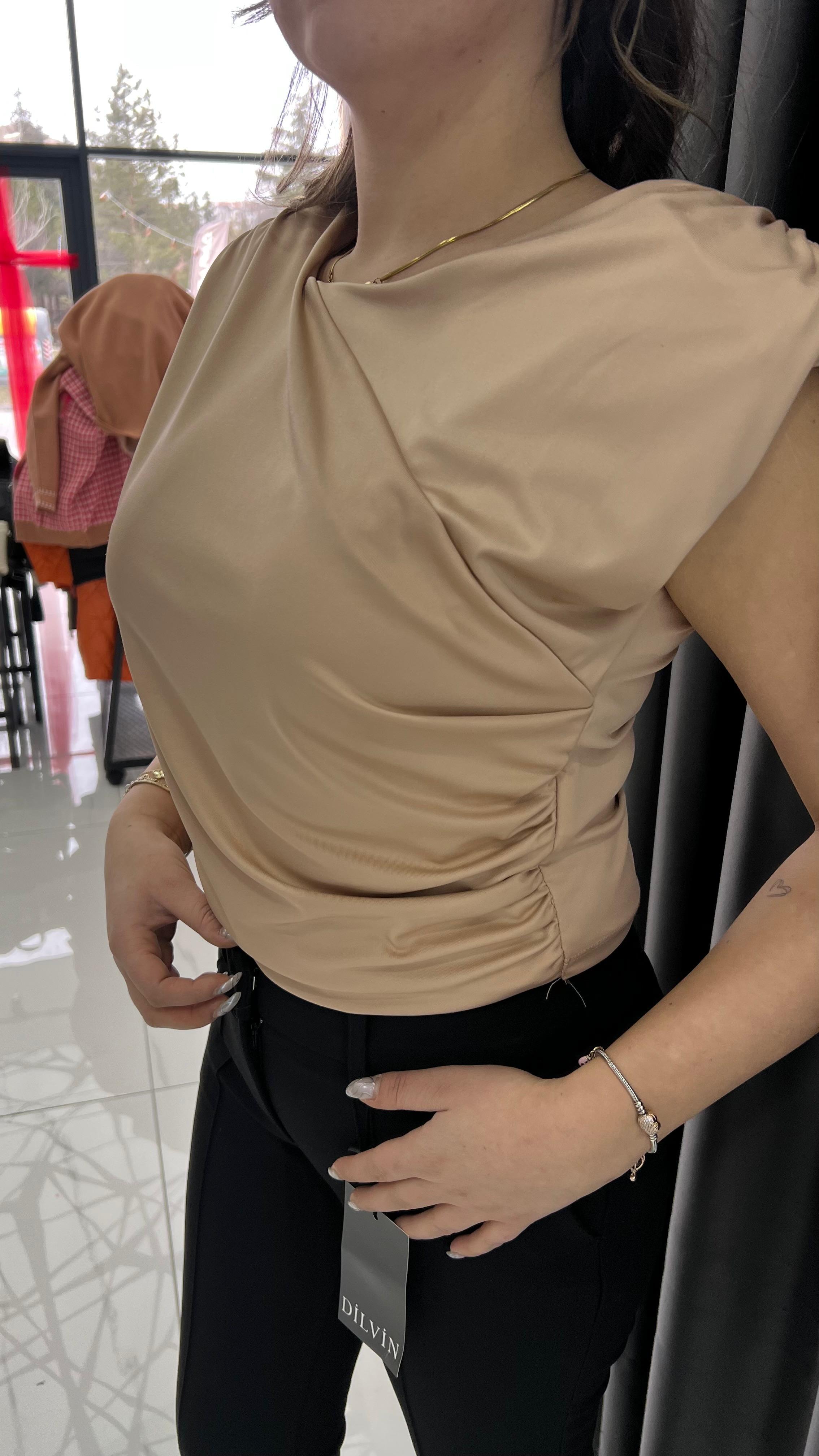 Vatkalı Drape Detaylı Body