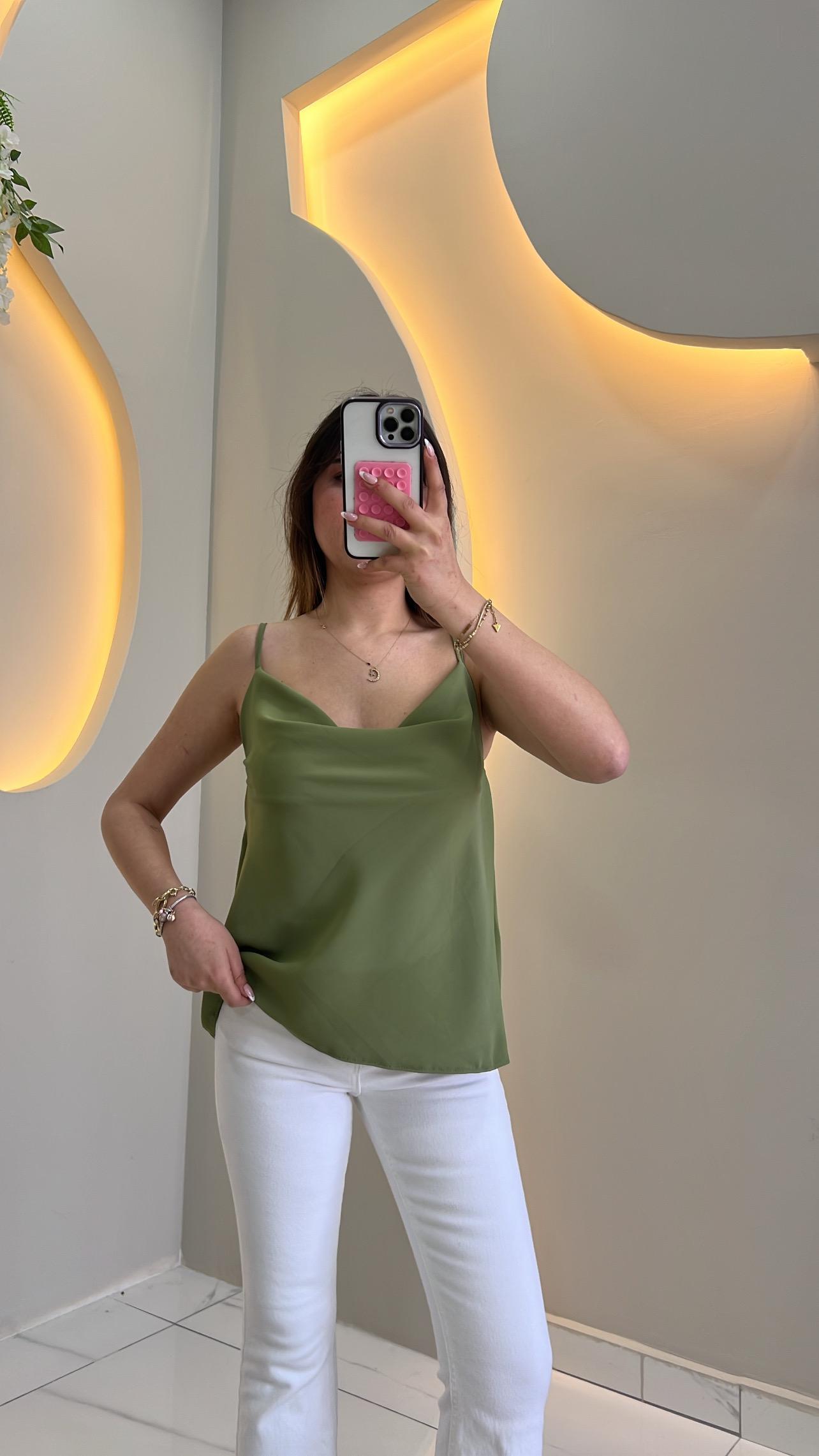 Yeşil Askılı Degaje Yaka Bluz